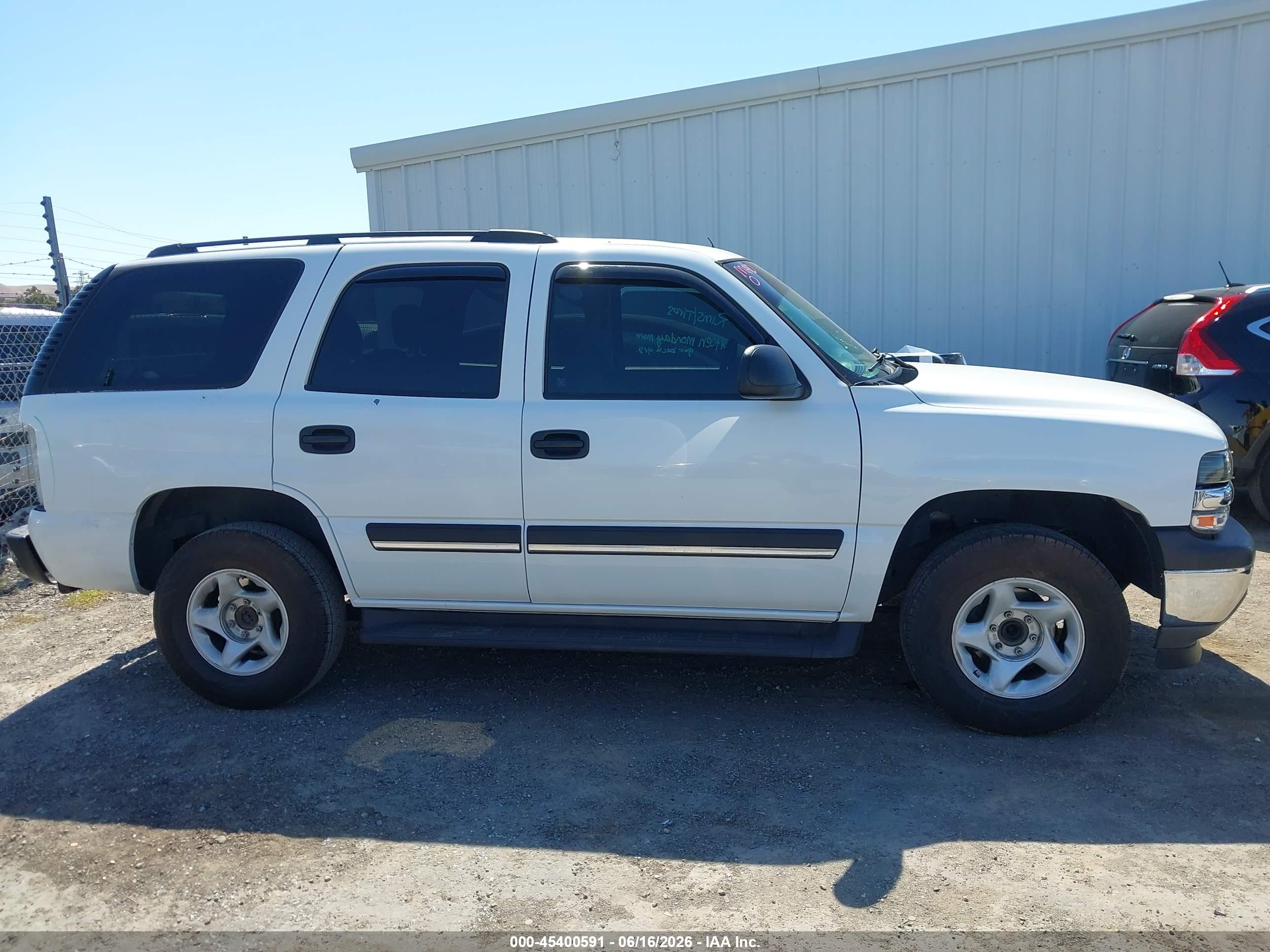2005 Chevrolet Tahoe Ls White vin: 1GNEC13V45J243281