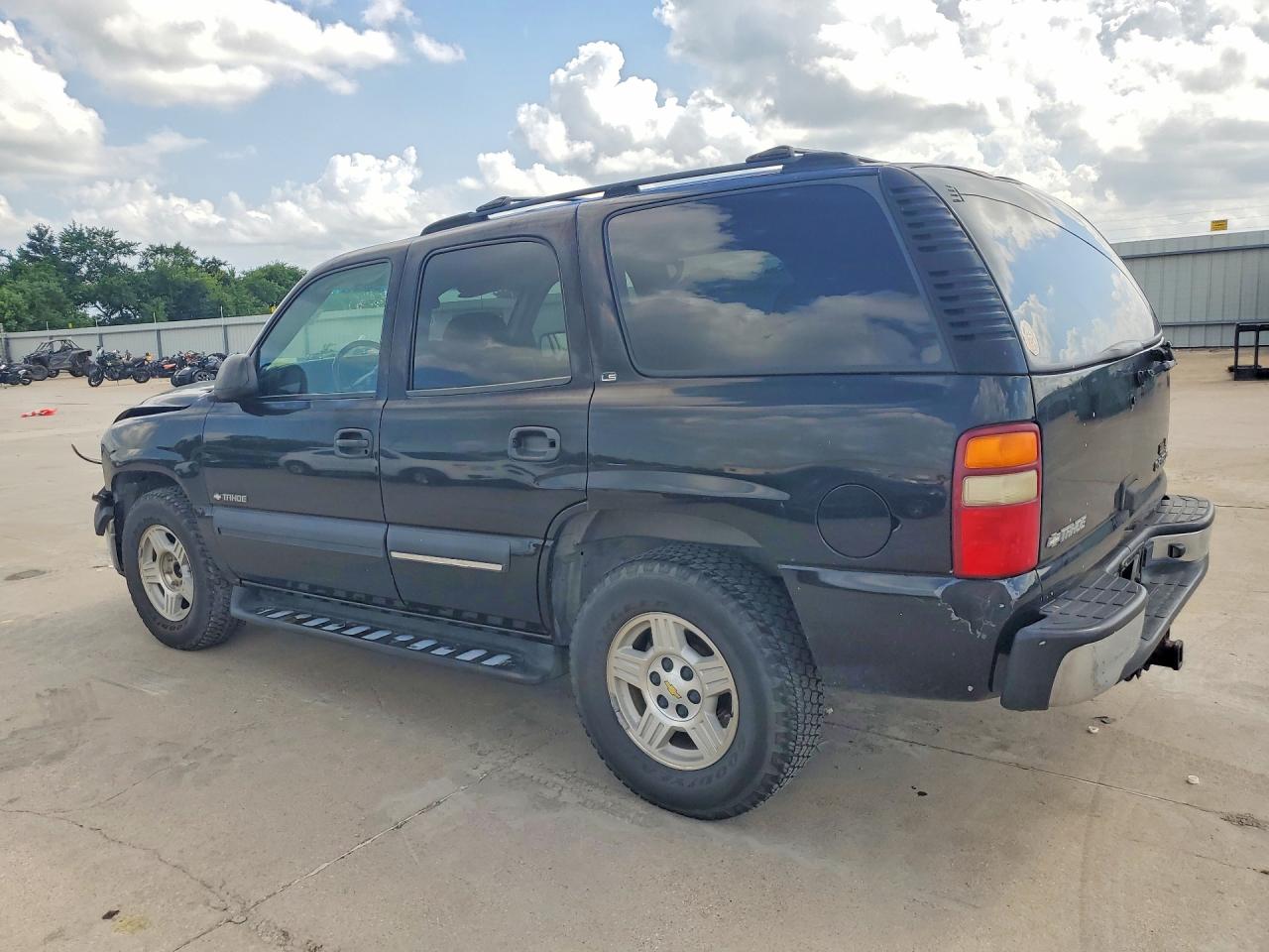 2002 Chevrolet Tahoe C1500 Black vin: 1GNEC13V52R281292