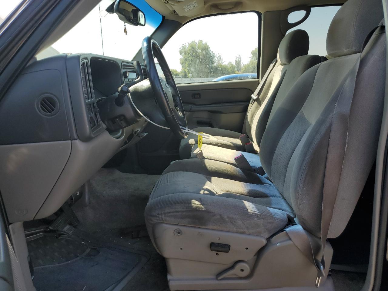 2003 Chevrolet Tahoe C1500 Gray vin: 1GNEC13V53J273032