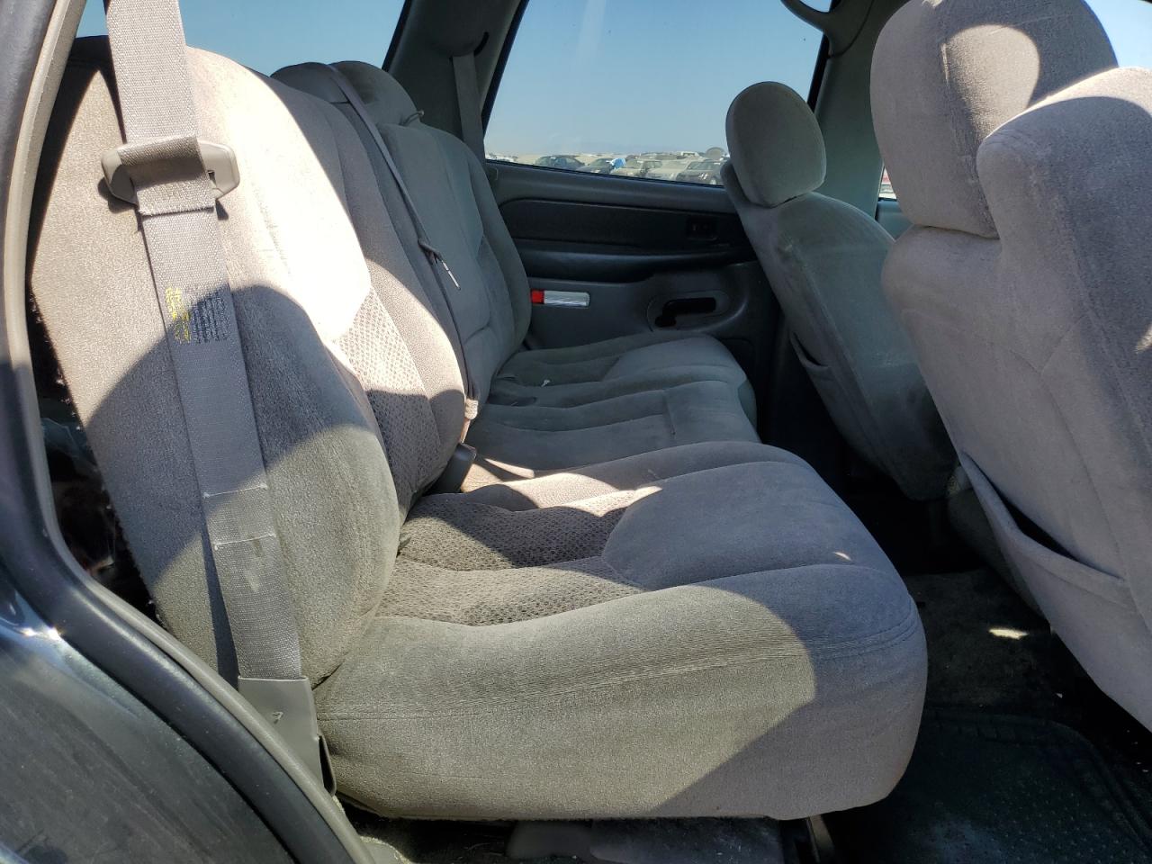2003 Chevrolet Tahoe C1500 Gray vin: 1GNEC13V53J273032
