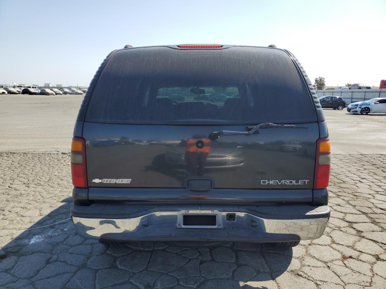 2003 Chevrolet Tahoe C1500 Gray vin: 1GNEC13V53J273032
