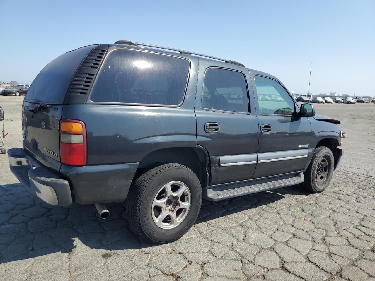 2003 Chevrolet Tahoe C1500 Gray vin: 1GNEC13V53J273032