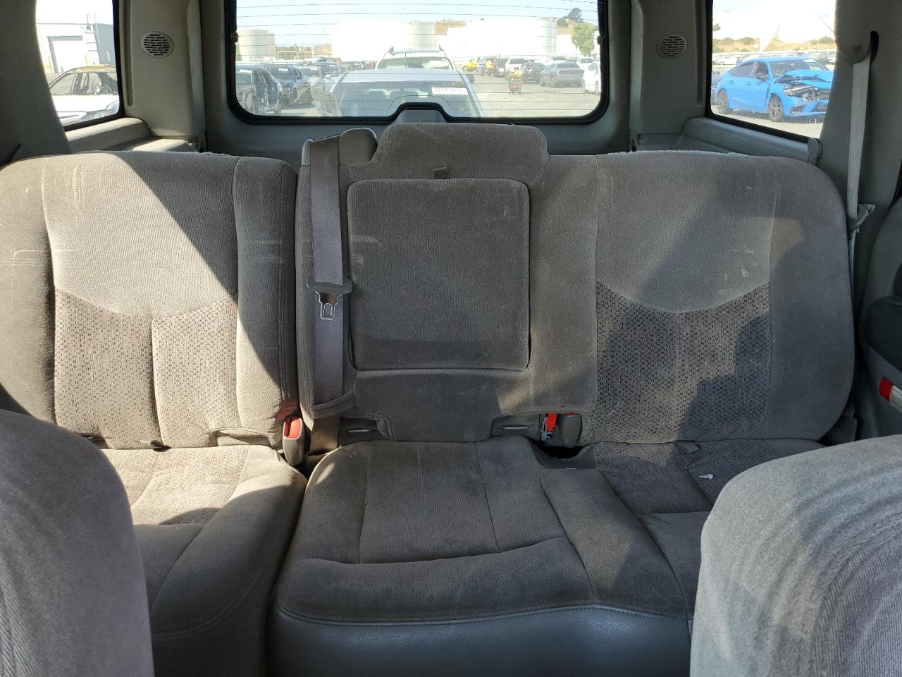 2003 Chevrolet Tahoe C1500 Gray vin: 1GNEC13V53J273032