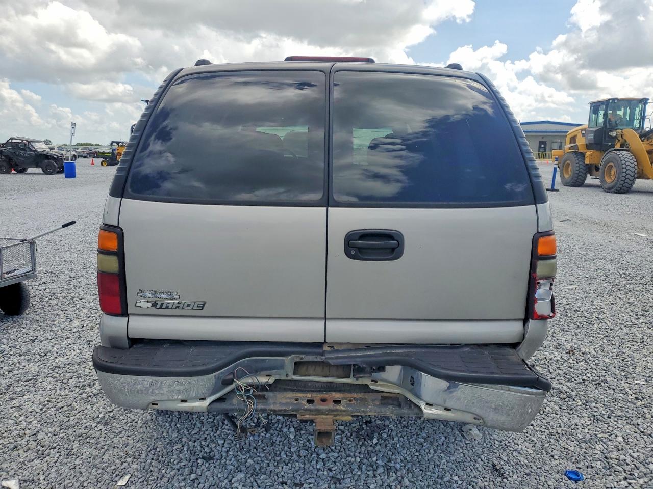 2004 Chevrolet Tahoe C1500 Серебряный vin: 1GNEC13V54R218678