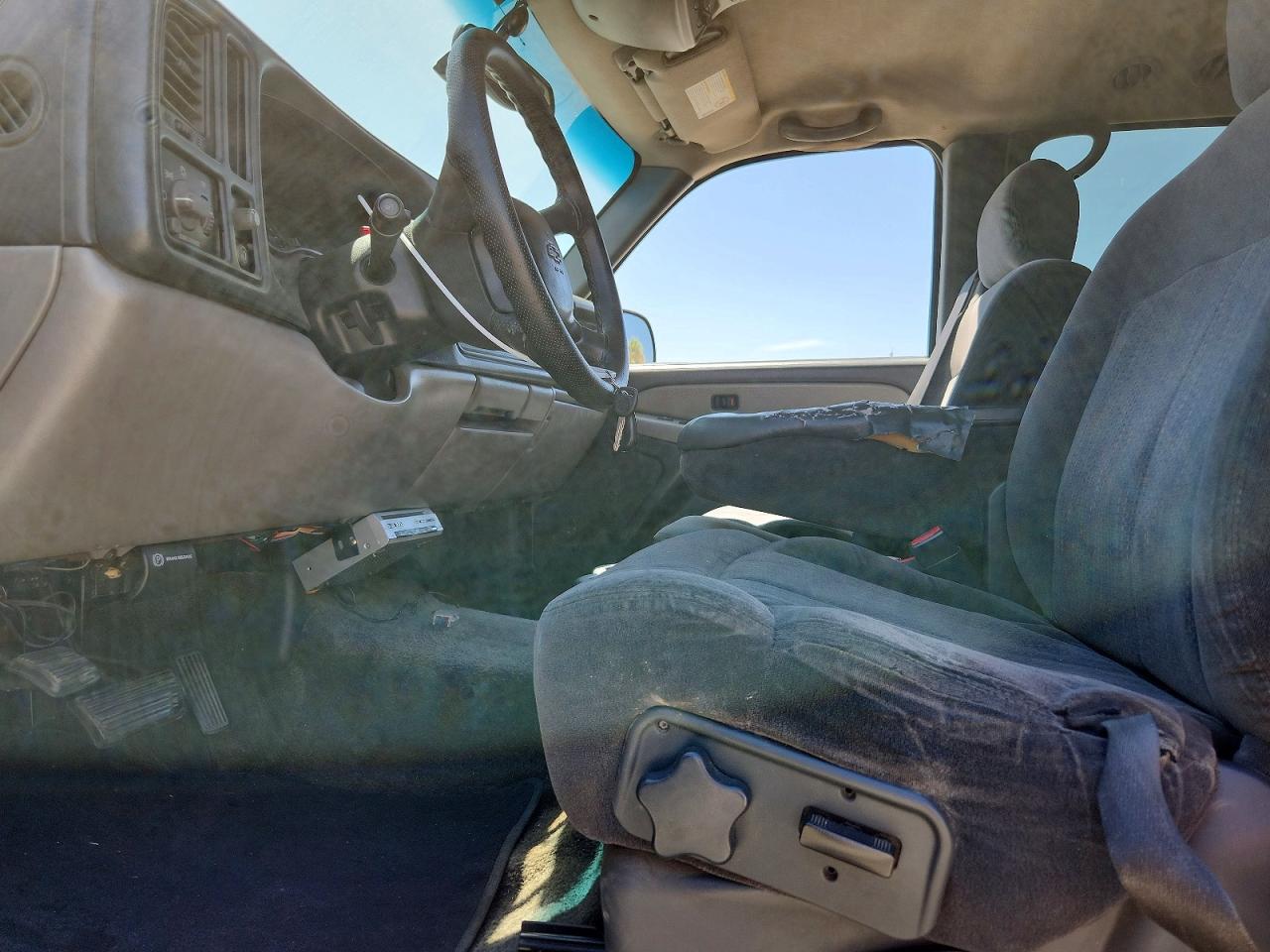 2002 Chevrolet Tahoe C1500 Blue vin: 1GNEC13V62R313330