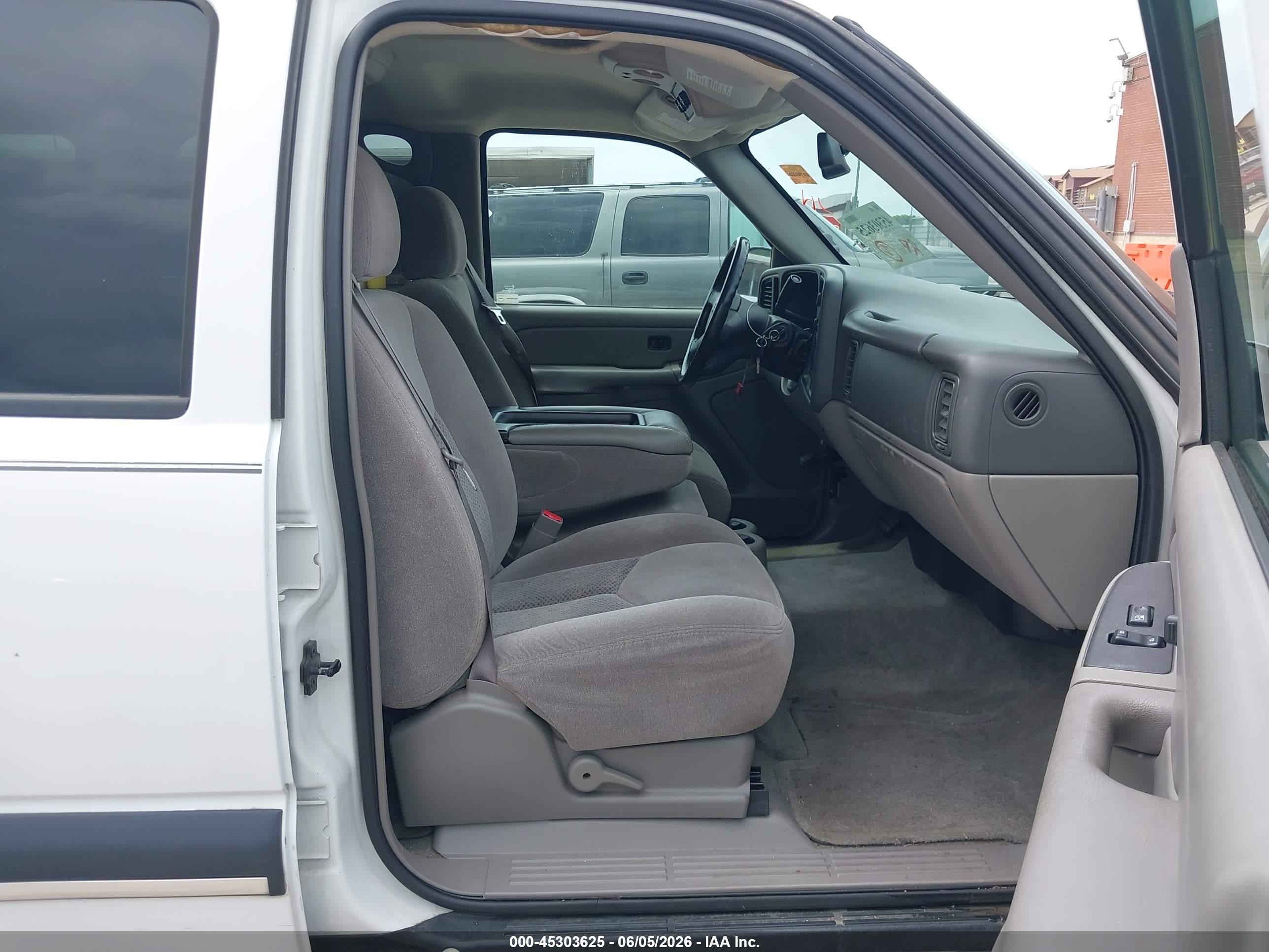 2004 Chevrolet Tahoe Ls White vin: 1GNEC13V64J169814