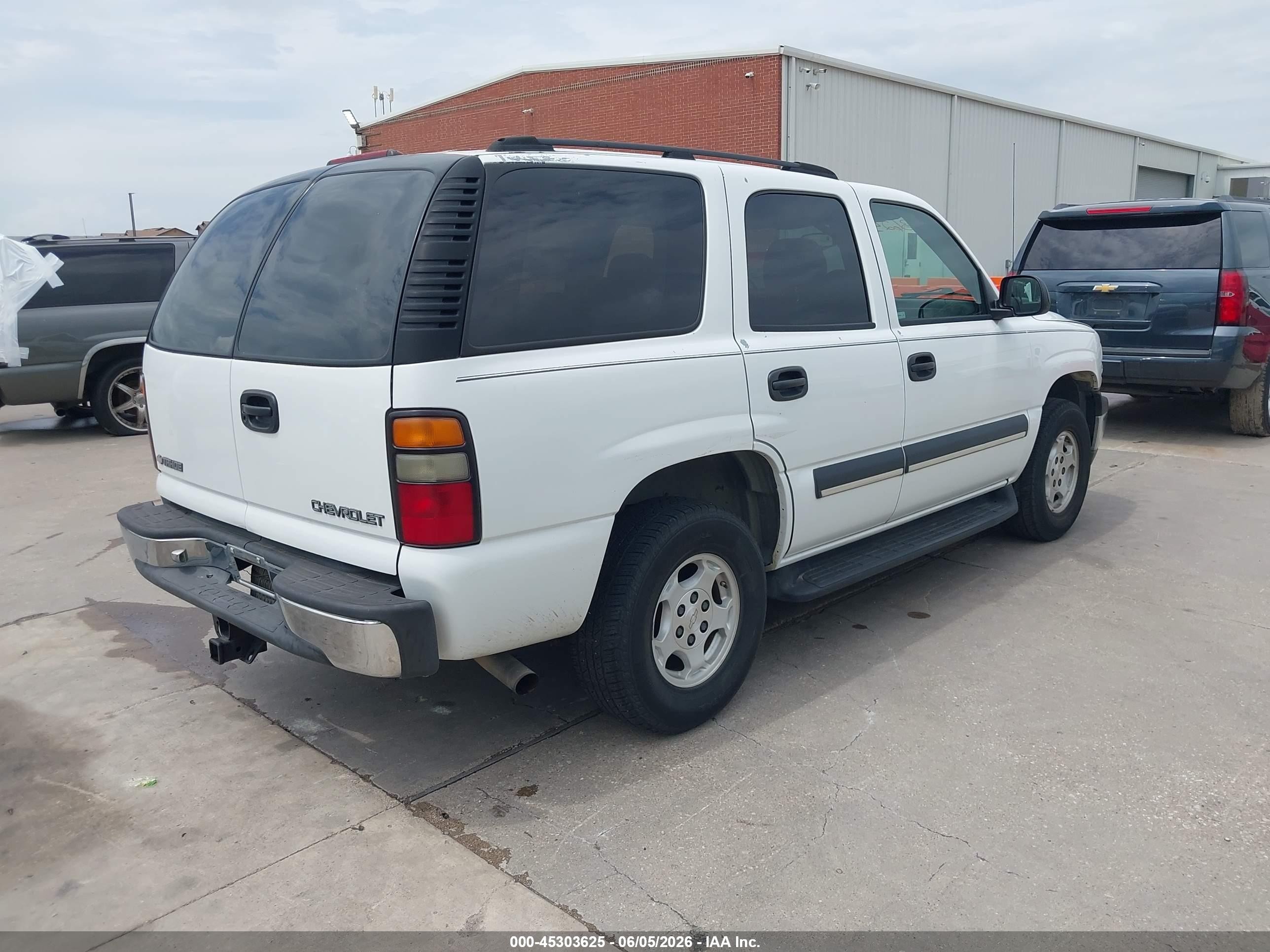 2004 Chevrolet Tahoe Ls White vin: 1GNEC13V64J169814
