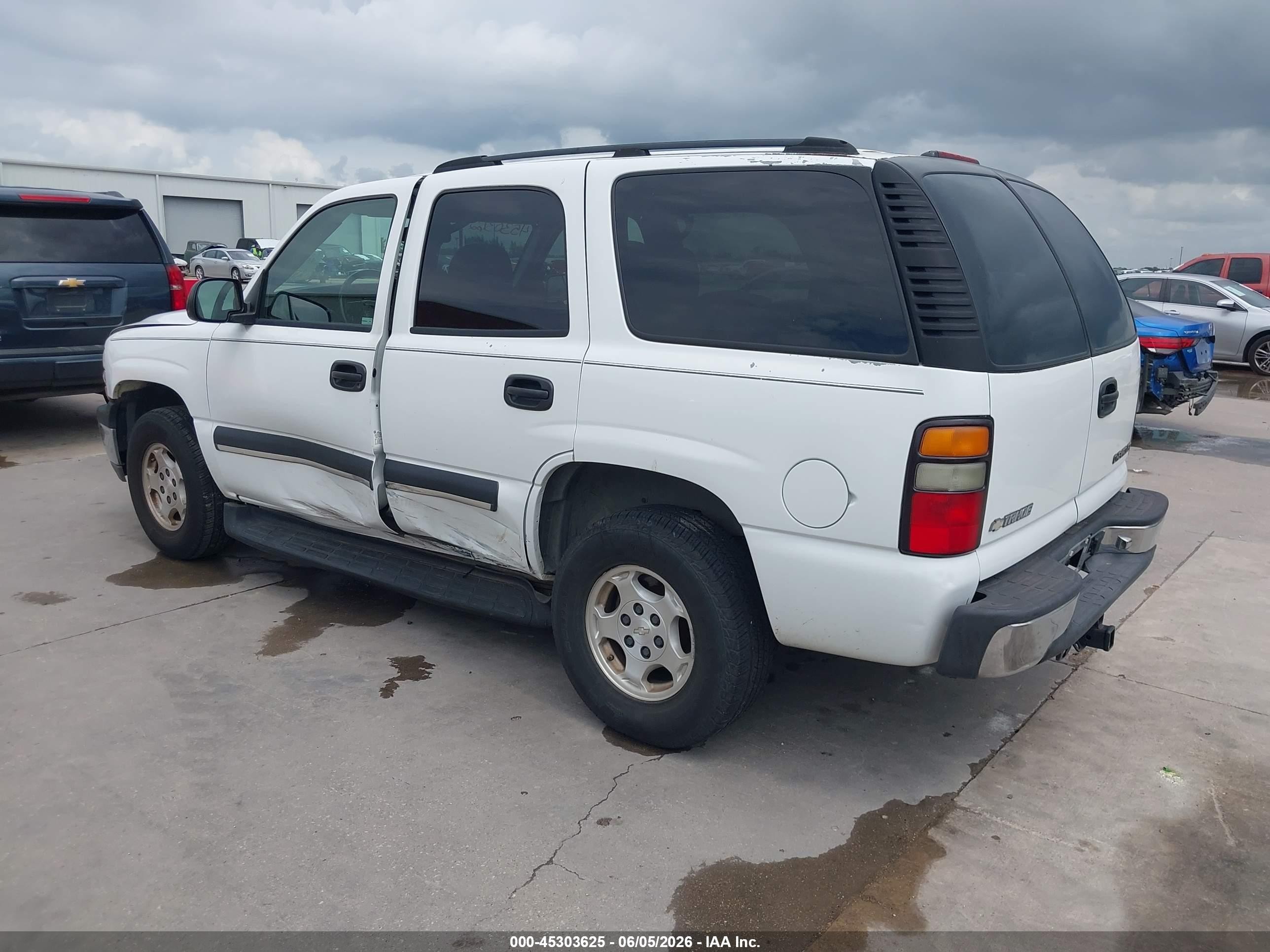 2004 Chevrolet Tahoe Ls White vin: 1GNEC13V64J169814