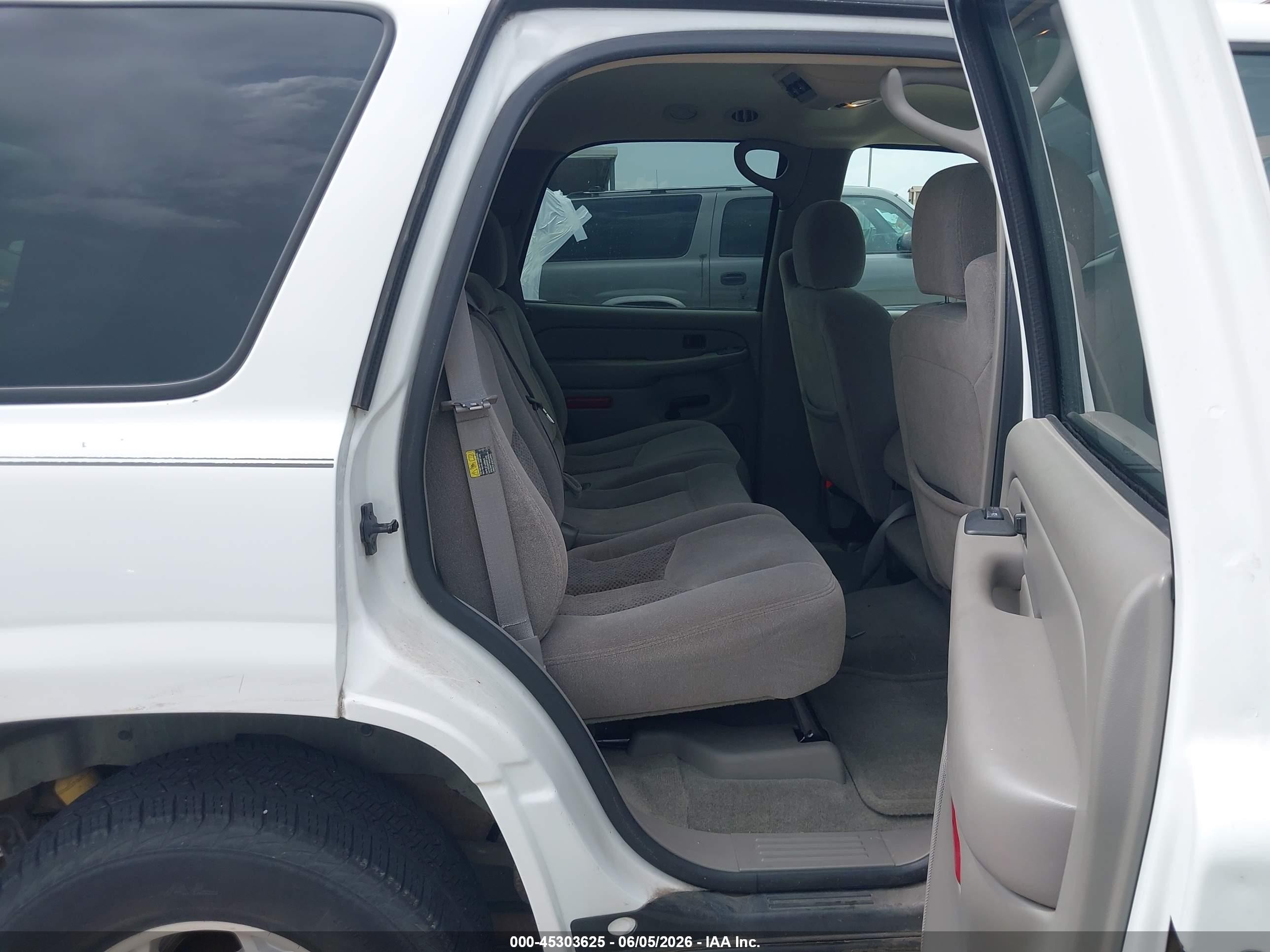 2004 Chevrolet Tahoe Ls White vin: 1GNEC13V64J169814