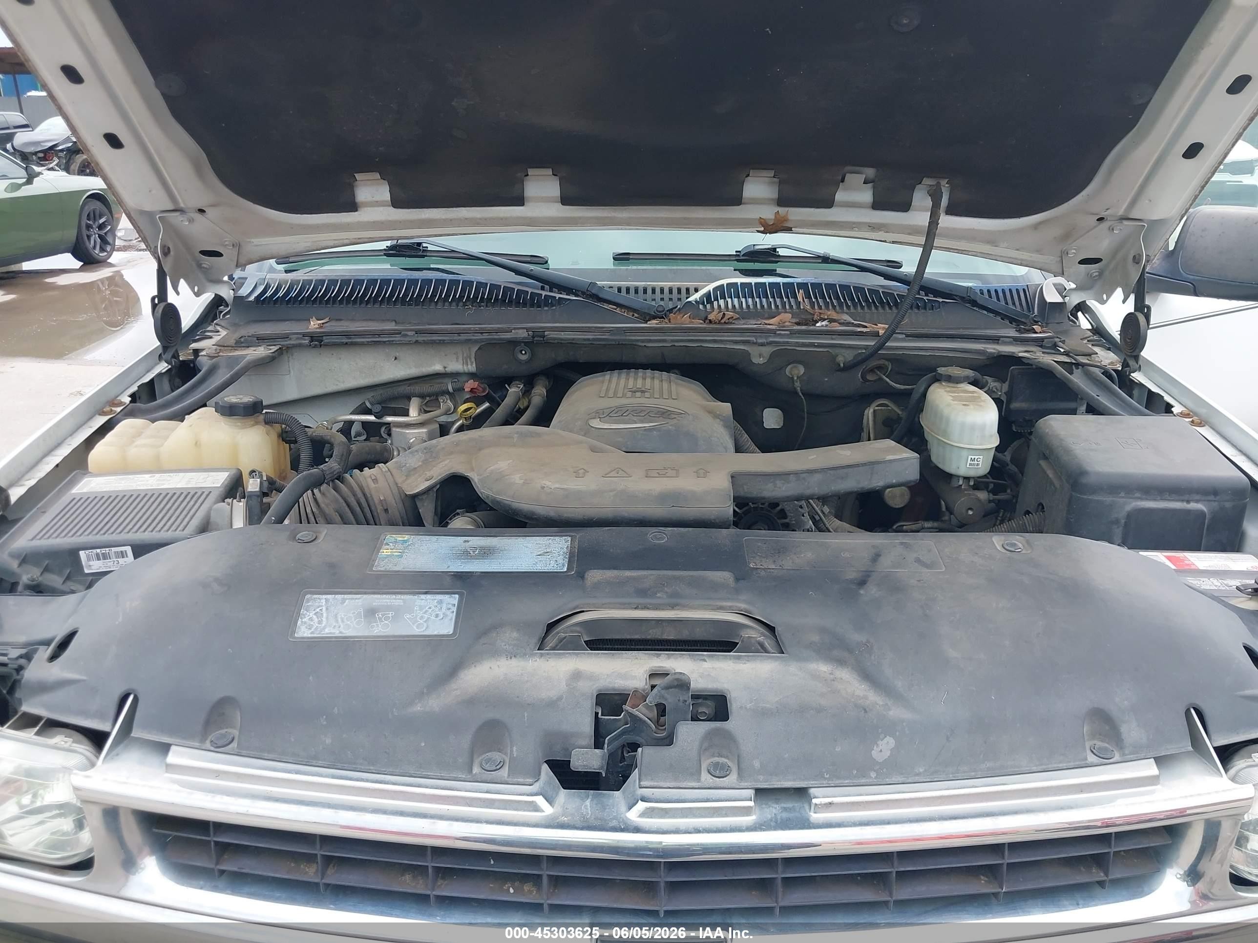 2004 Chevrolet Tahoe Ls White vin: 1GNEC13V64J169814
