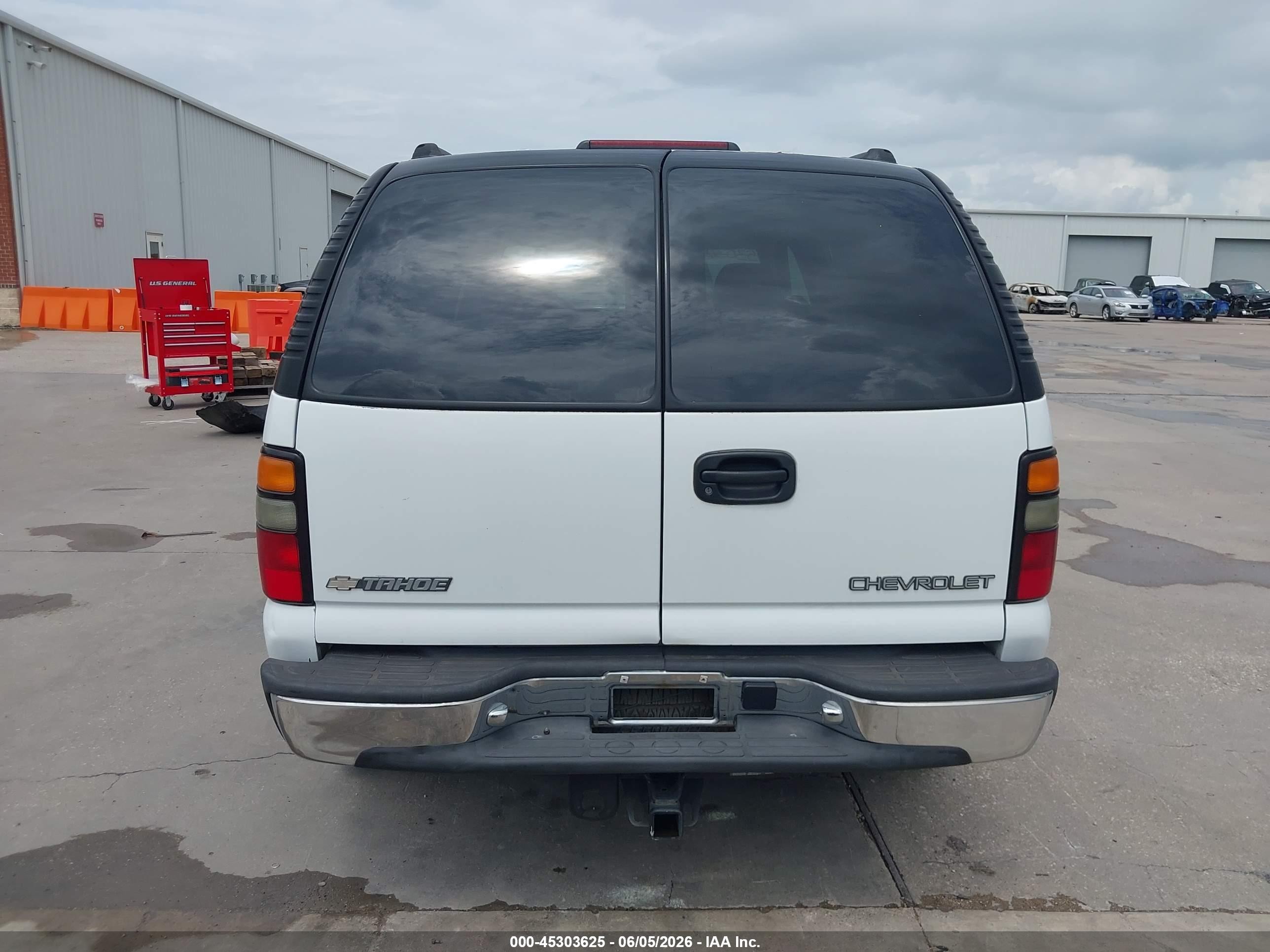 2004 Chevrolet Tahoe Ls White vin: 1GNEC13V64J169814