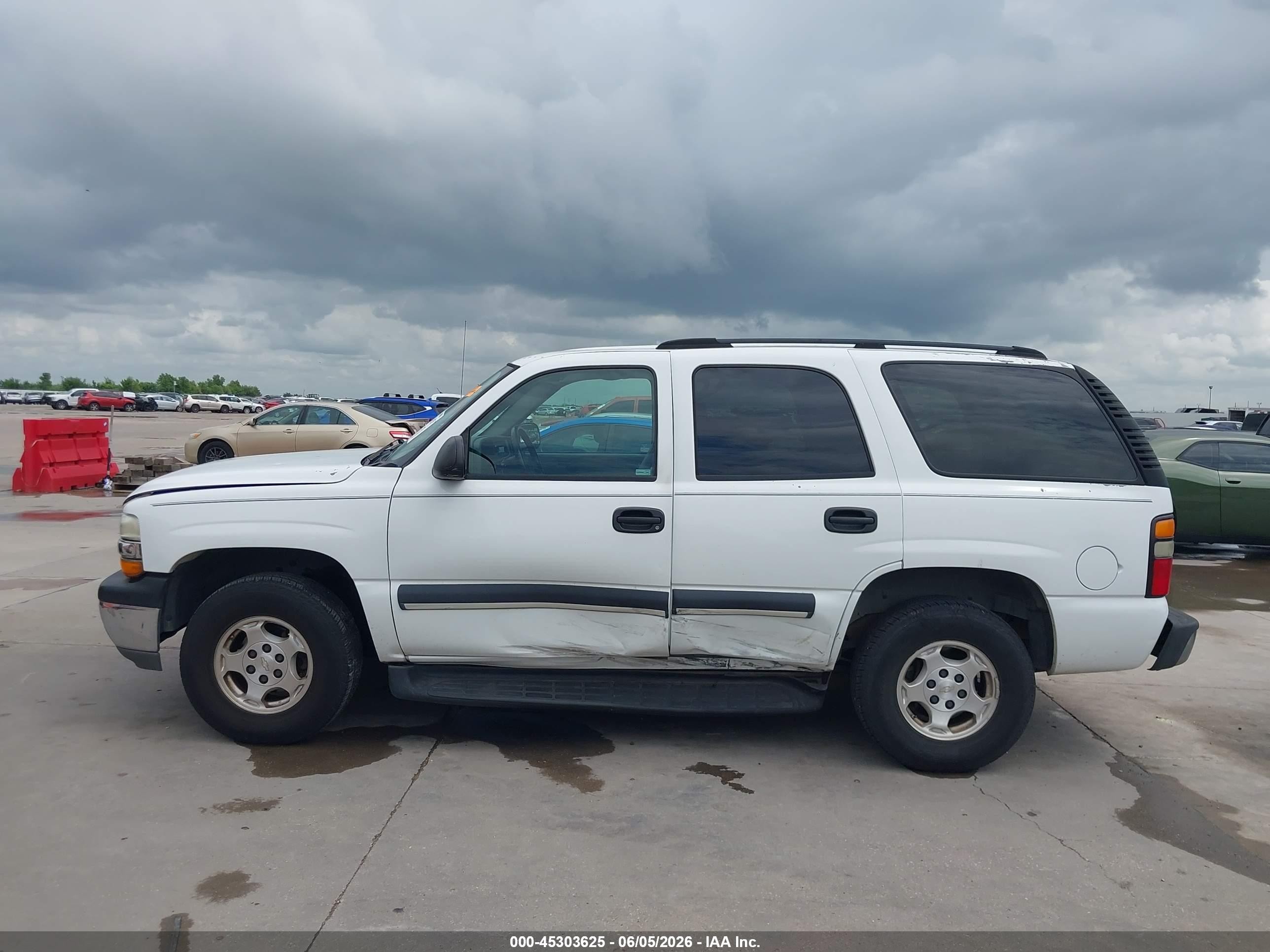 2004 Chevrolet Tahoe Ls White vin: 1GNEC13V64J169814