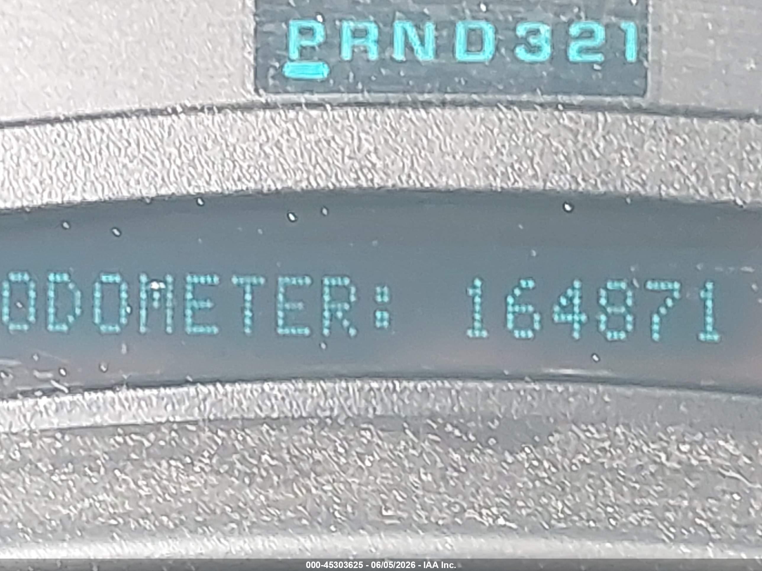 2004 Chevrolet Tahoe Ls White vin: 1GNEC13V64J169814