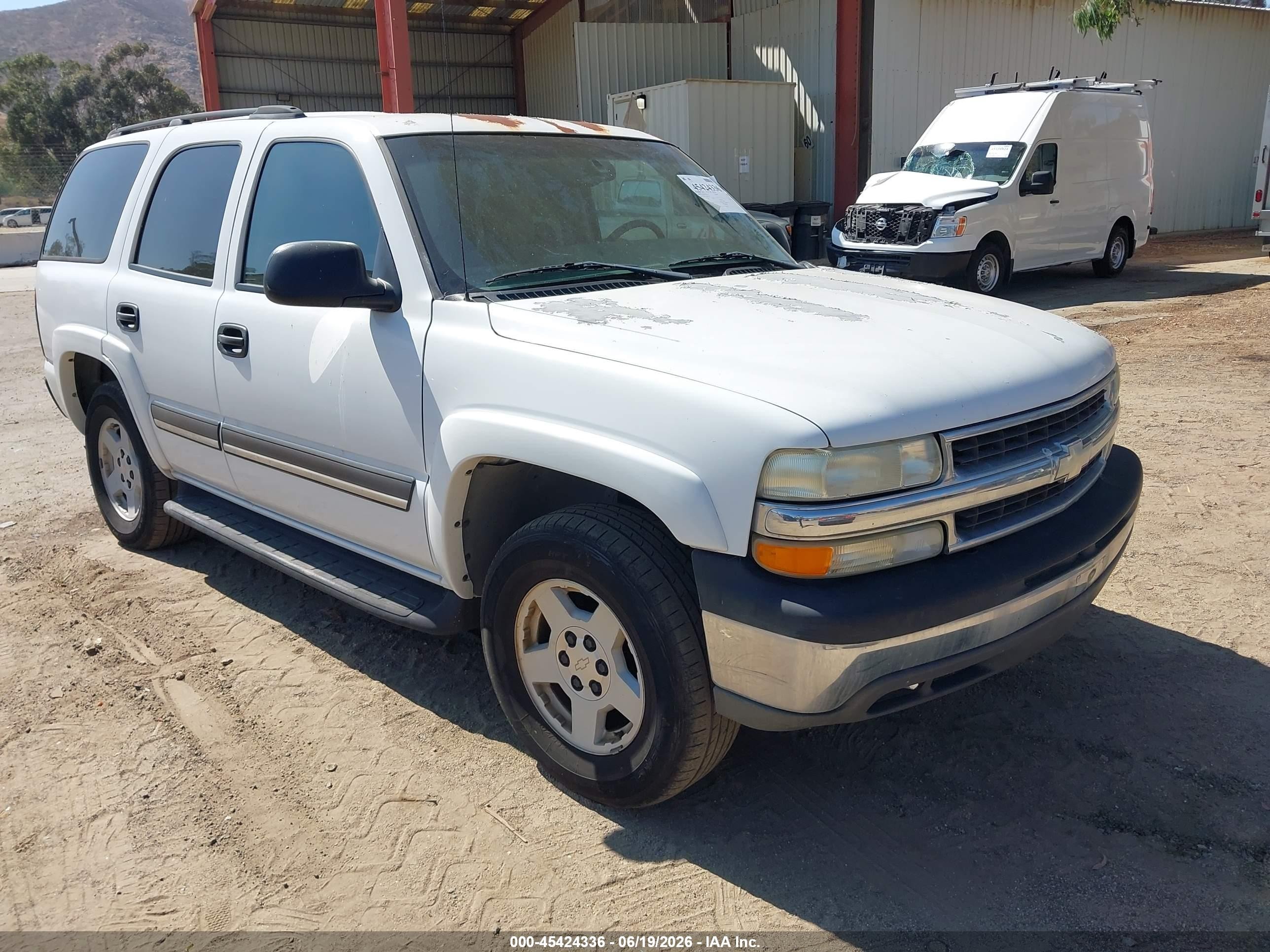 2004 Chevrolet Tahoe Ls White vin: 1GNEC13V64J311496