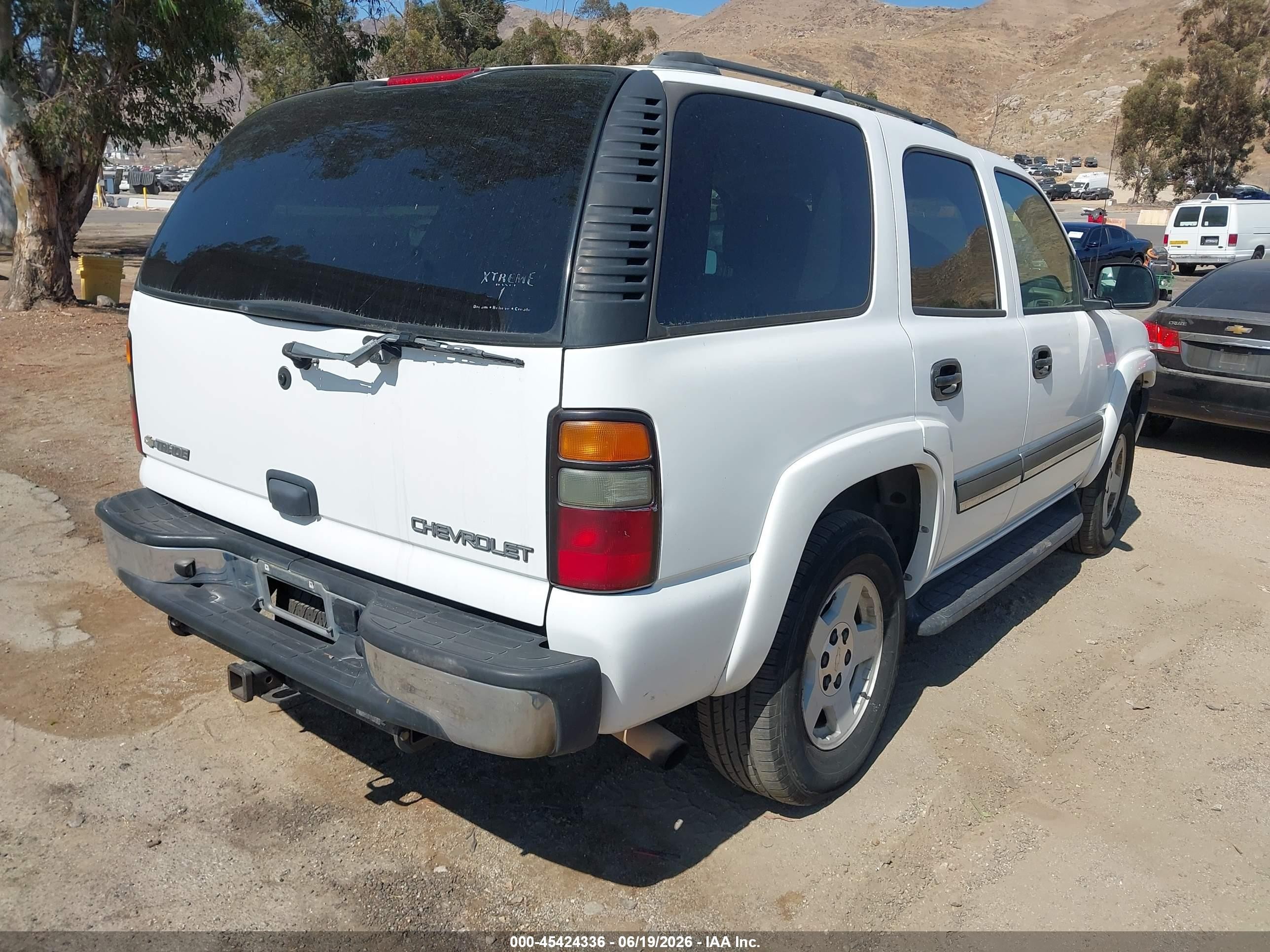 2004 Chevrolet Tahoe Ls White vin: 1GNEC13V64J311496