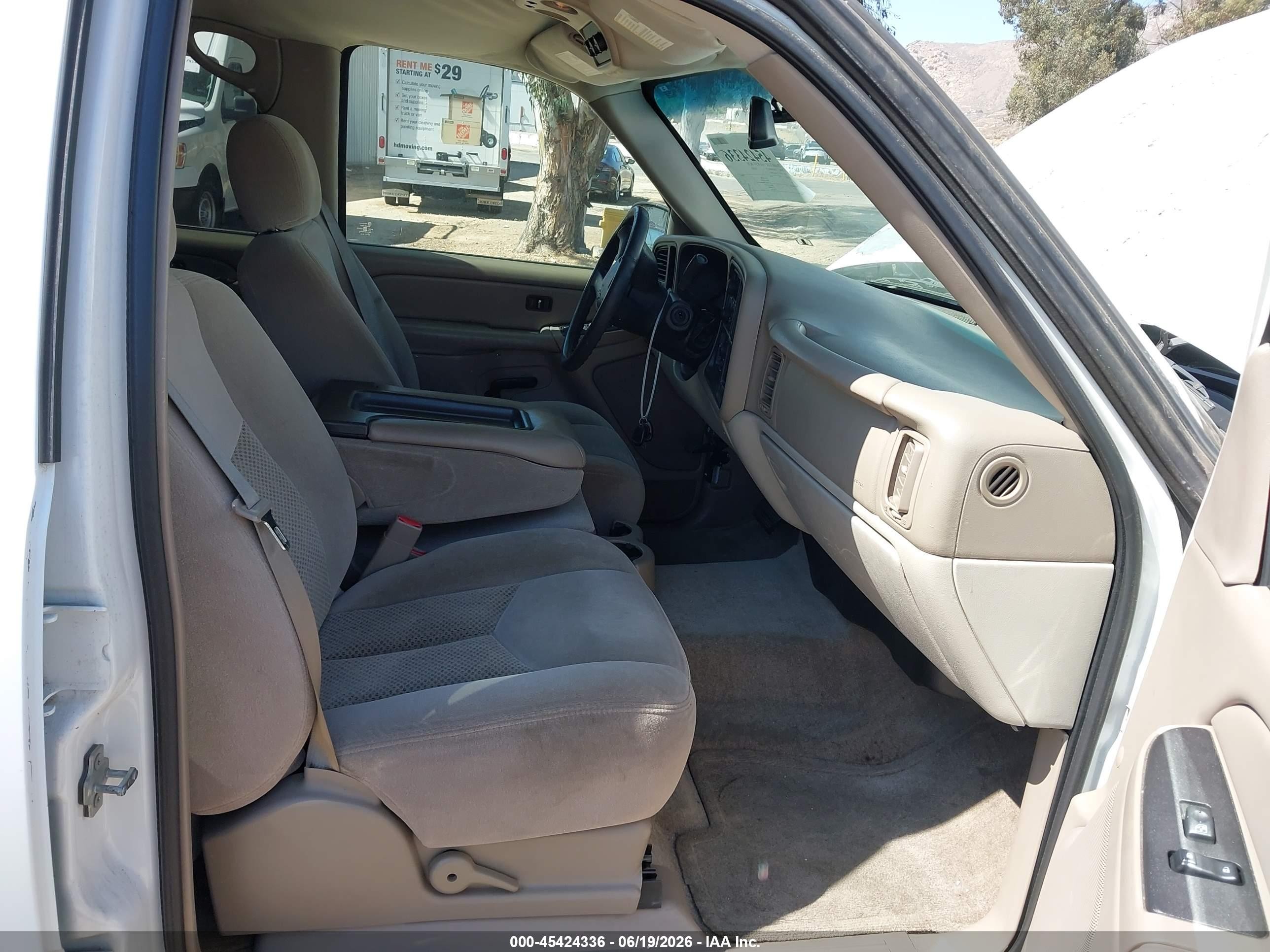 2004 Chevrolet Tahoe Ls White vin: 1GNEC13V64J311496