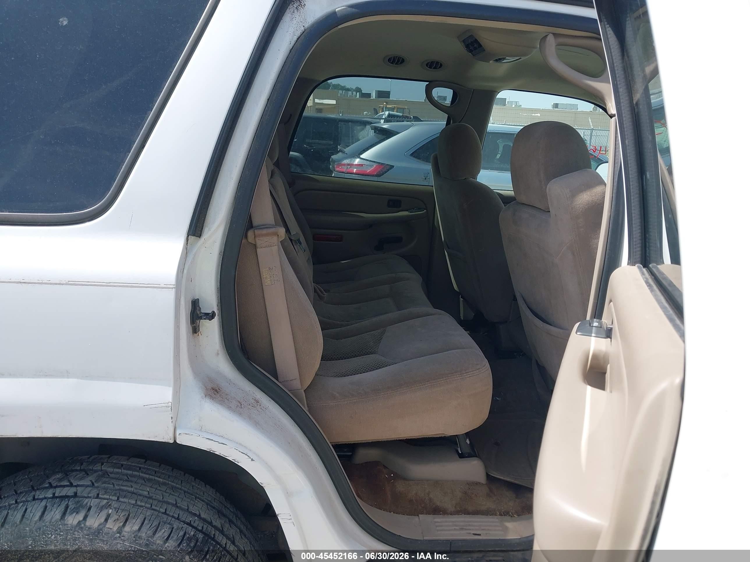 2004 Chevrolet Tahoe Ls White vin: 1GNEC13V64R181558