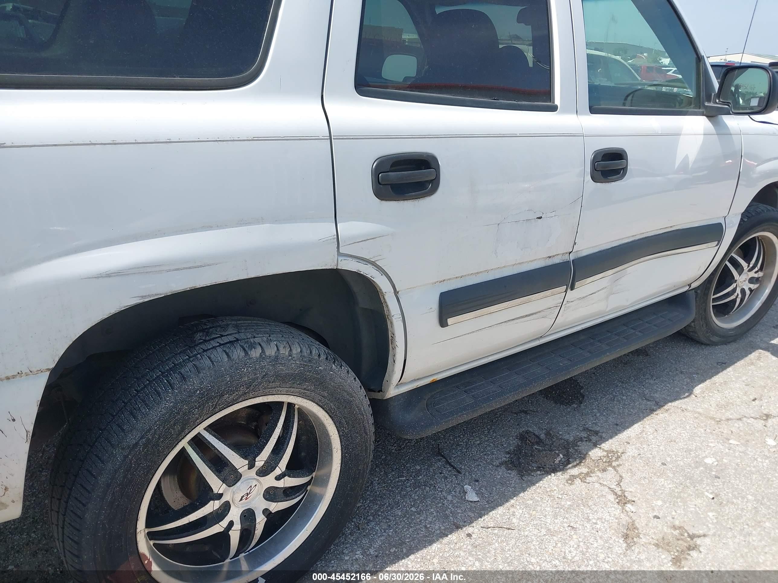 2004 Chevrolet Tahoe Ls White vin: 1GNEC13V64R181558