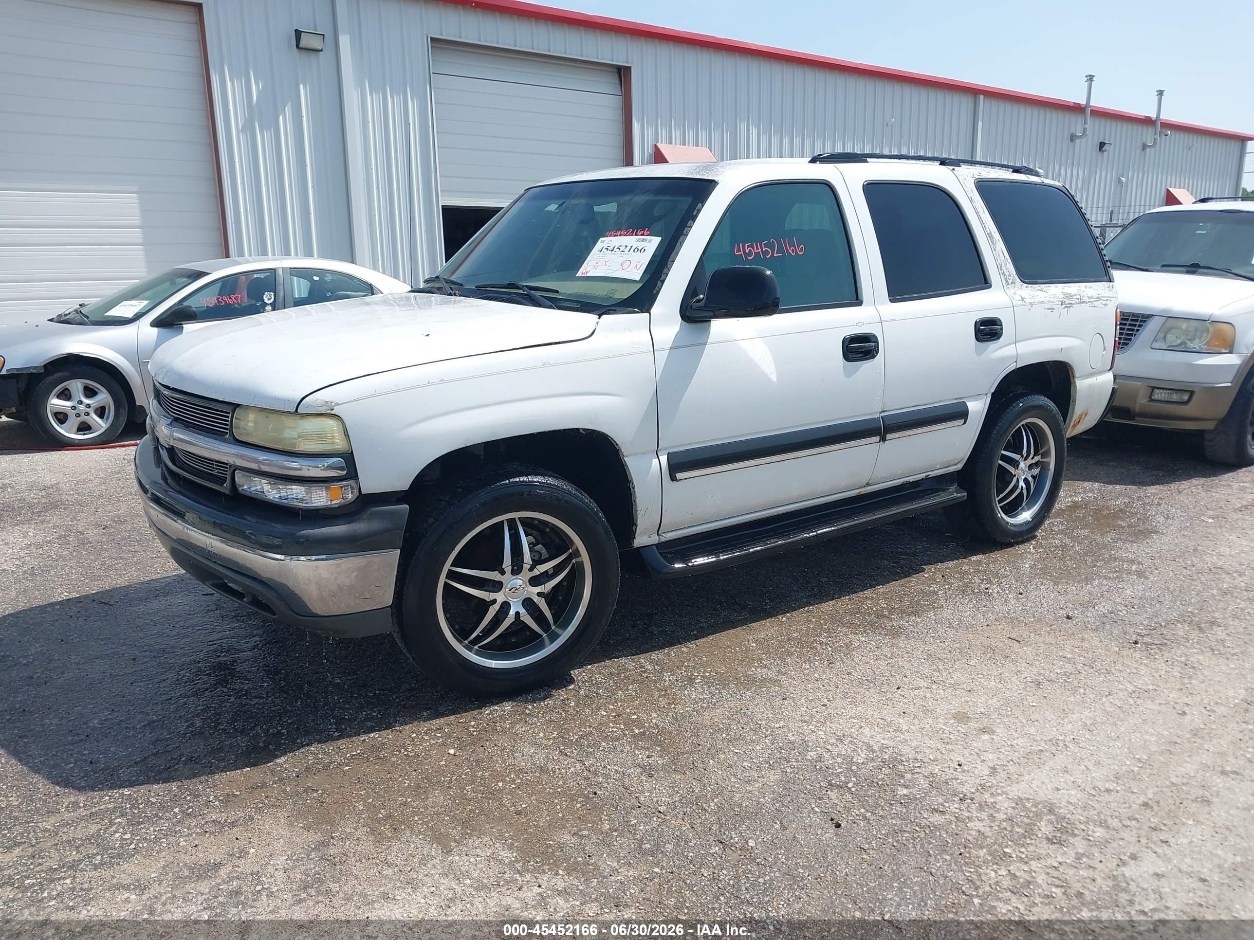 2004 Chevrolet Tahoe Ls White vin: 1GNEC13V64R181558