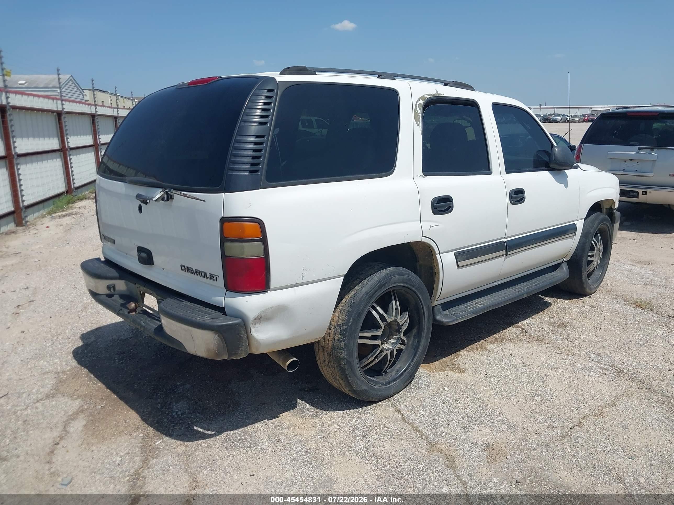 2004 Chevrolet Tahoe Ls White vin: 1GNEC13V64R298847