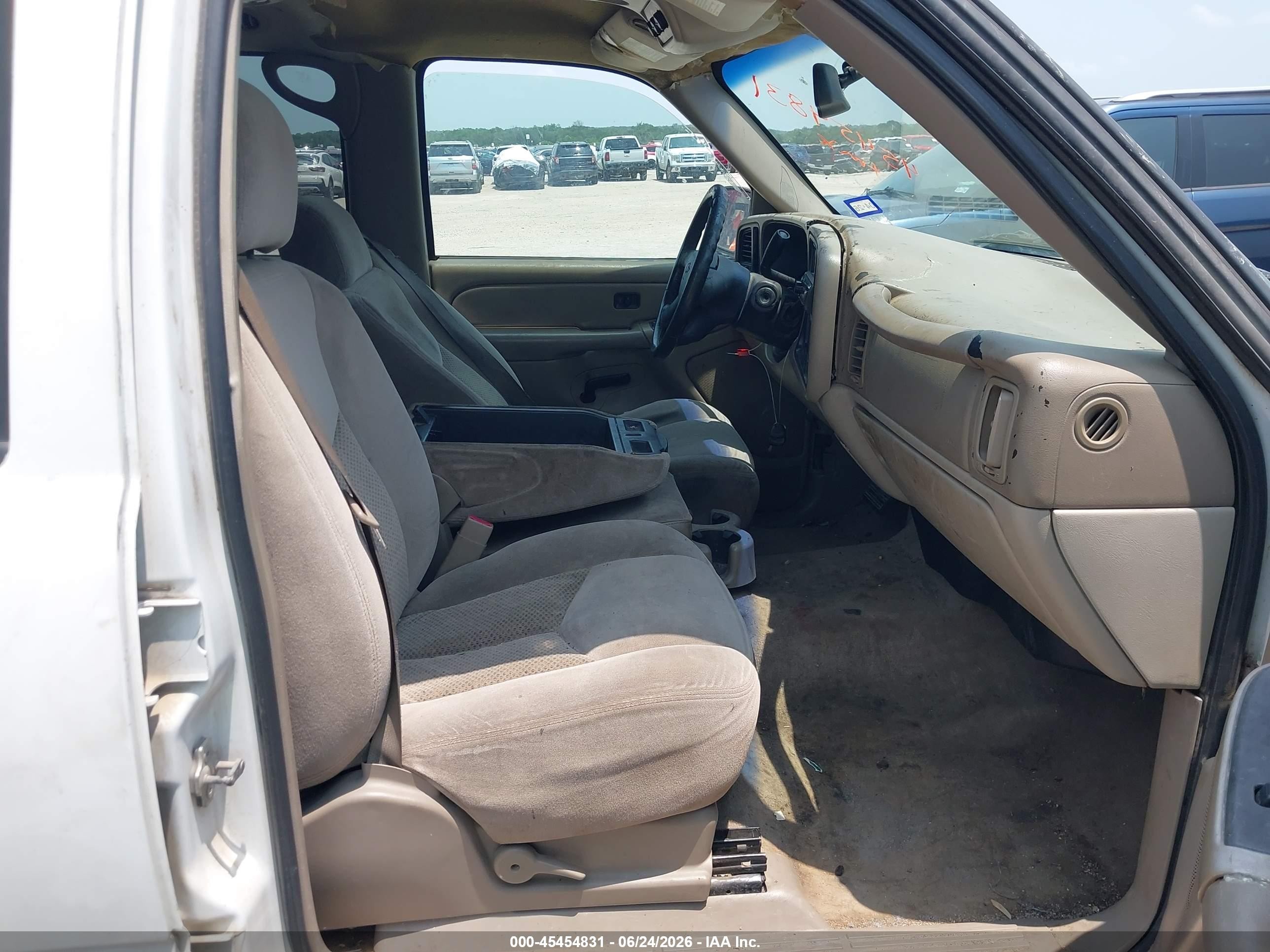 2004 Chevrolet Tahoe Ls White vin: 1GNEC13V64R298847