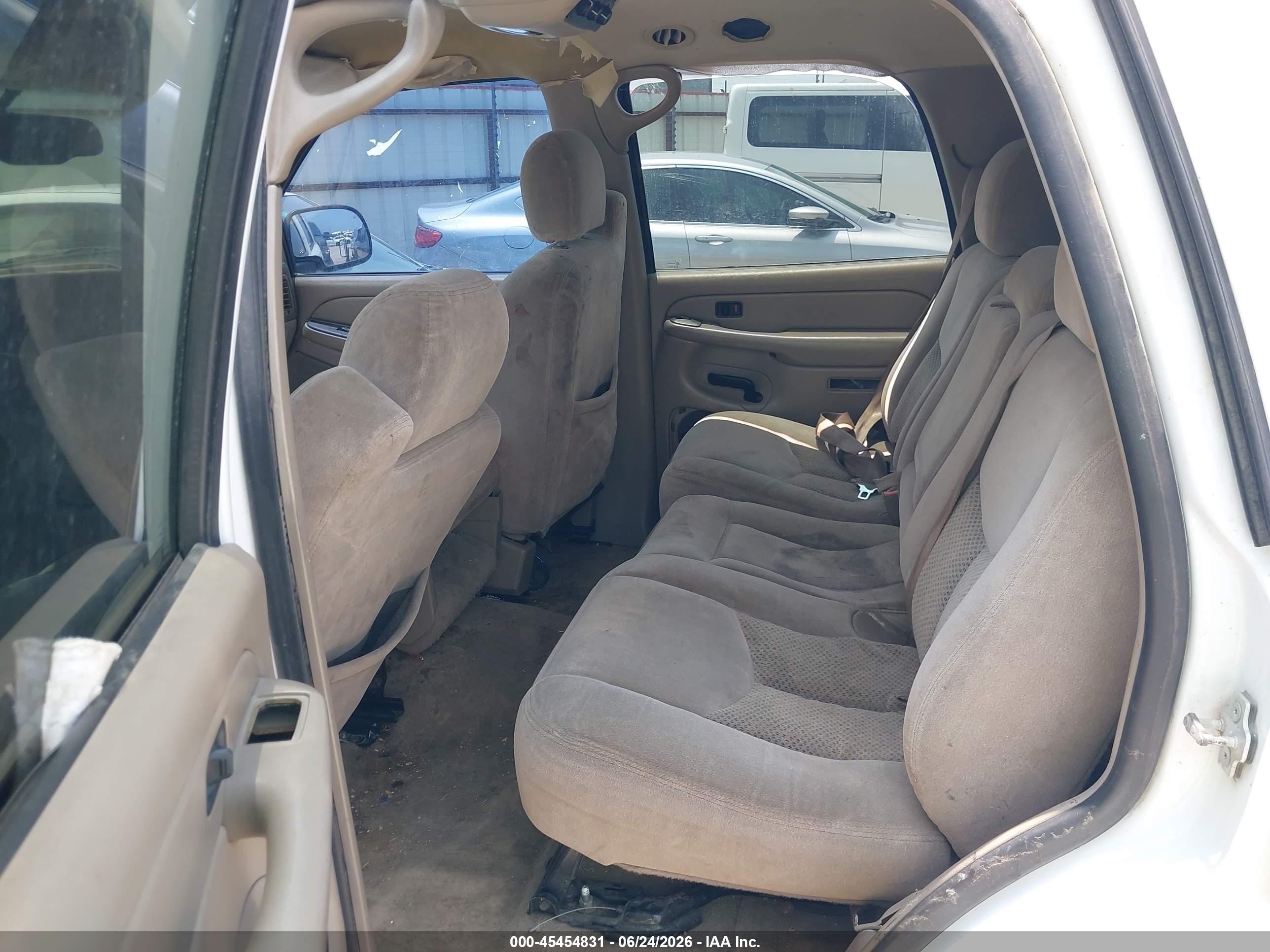 2004 Chevrolet Tahoe Ls White vin: 1GNEC13V64R298847