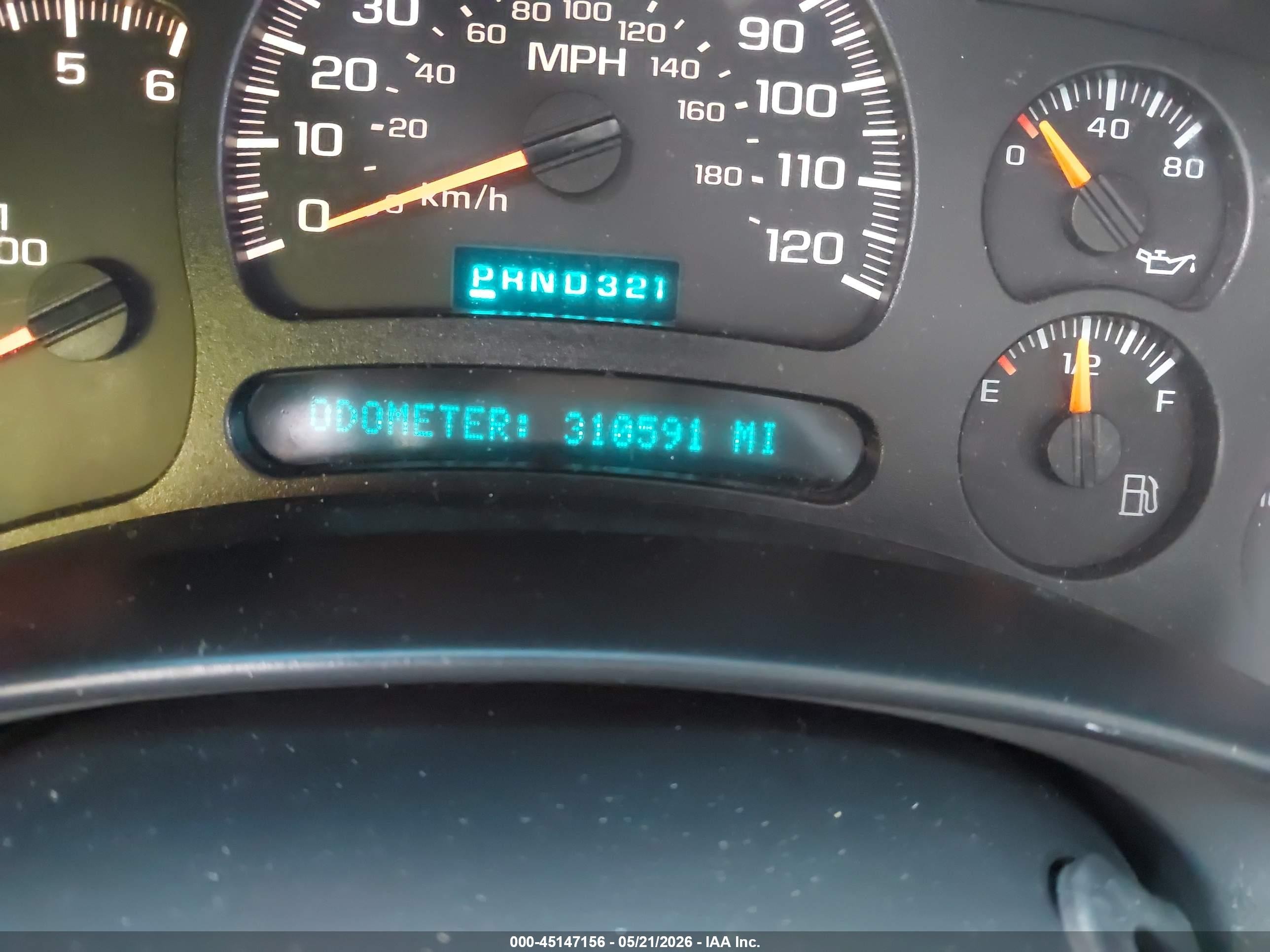 2005 Chevrolet Tahoe Ls White vin: 1GNEC13V65J245789