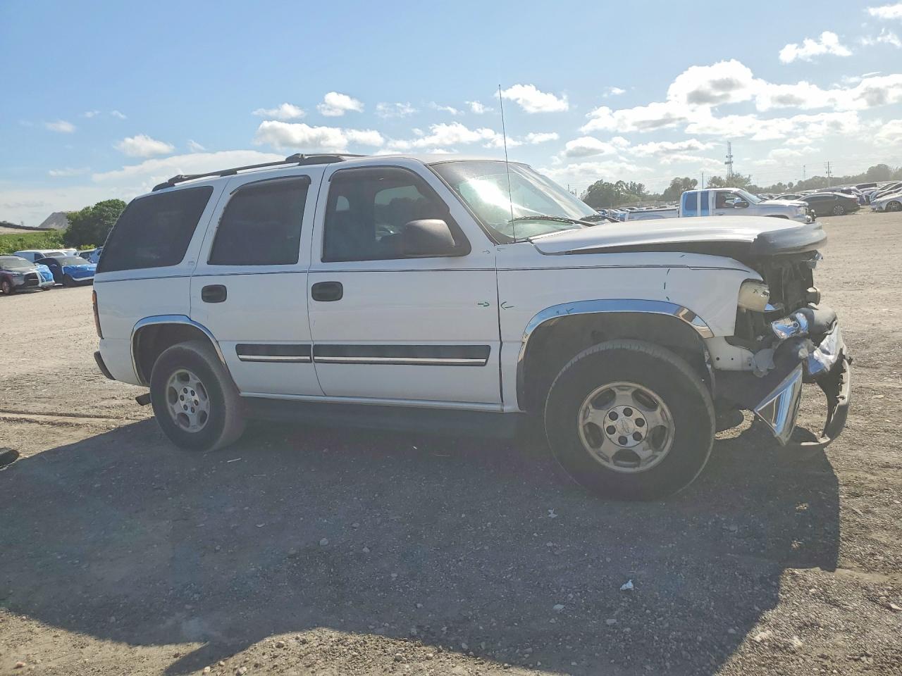 2004 Chevrolet Tahoe C1500 White vin: 1GNEC13V74R320001