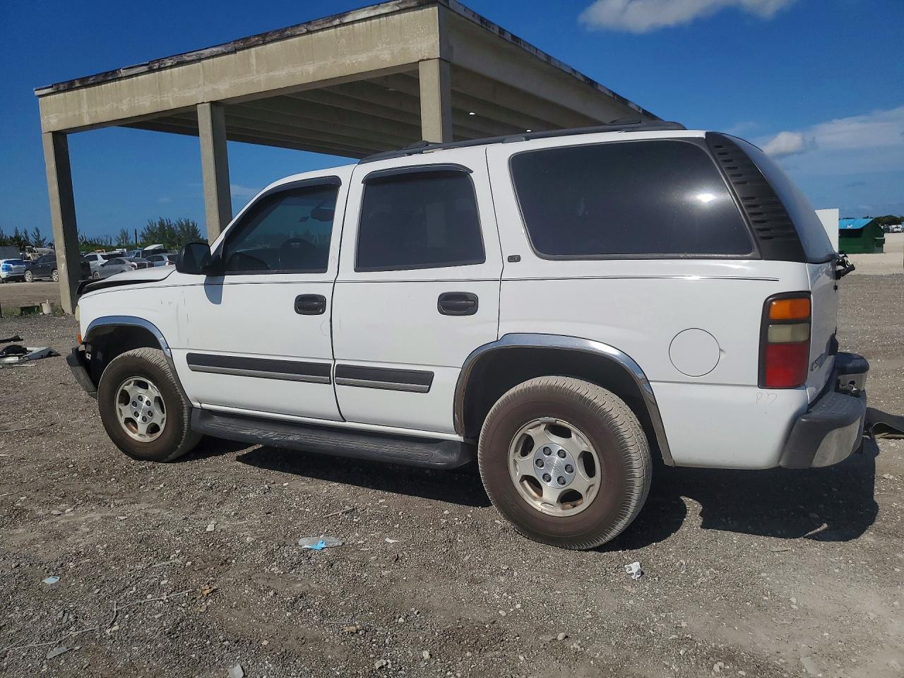 2004 Chevrolet Tahoe C1500 White vin: 1GNEC13V74R320001