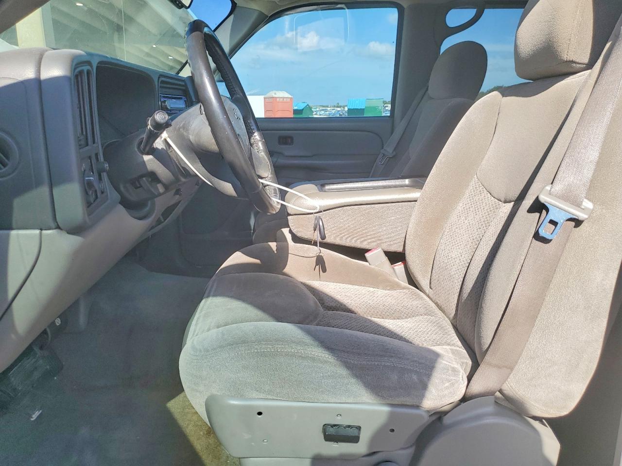 2004 Chevrolet Tahoe C1500 White vin: 1GNEC13V74R320001