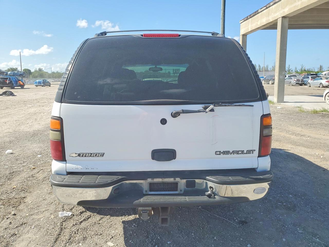 2004 Chevrolet Tahoe C1500 White vin: 1GNEC13V74R320001
