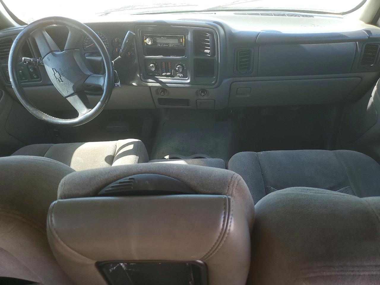 2004 Chevrolet Tahoe C1500 White vin: 1GNEC13V74R320001