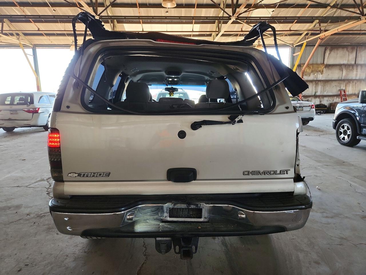 2005 Chevrolet Tahoe C1500 Tan vin: 1GNEC13V75R111522