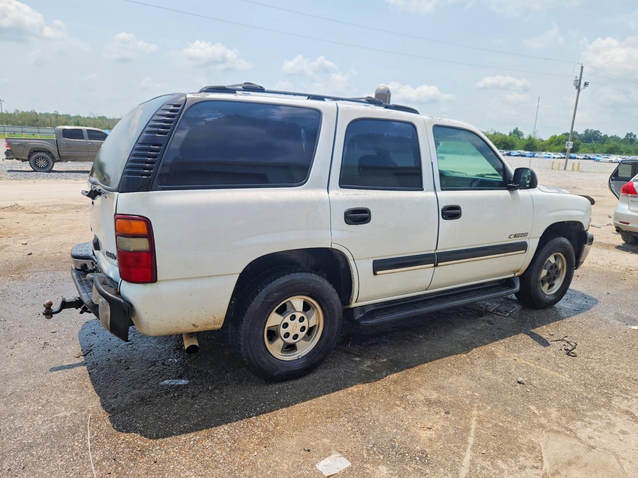 2003 Chevrolet Tahoe C1500 White vin: 1GNEC13V83J340013