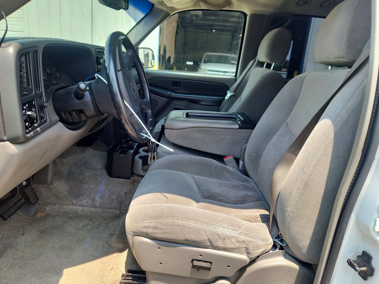 2003 Chevrolet Tahoe C1500 White vin: 1GNEC13V83J340013