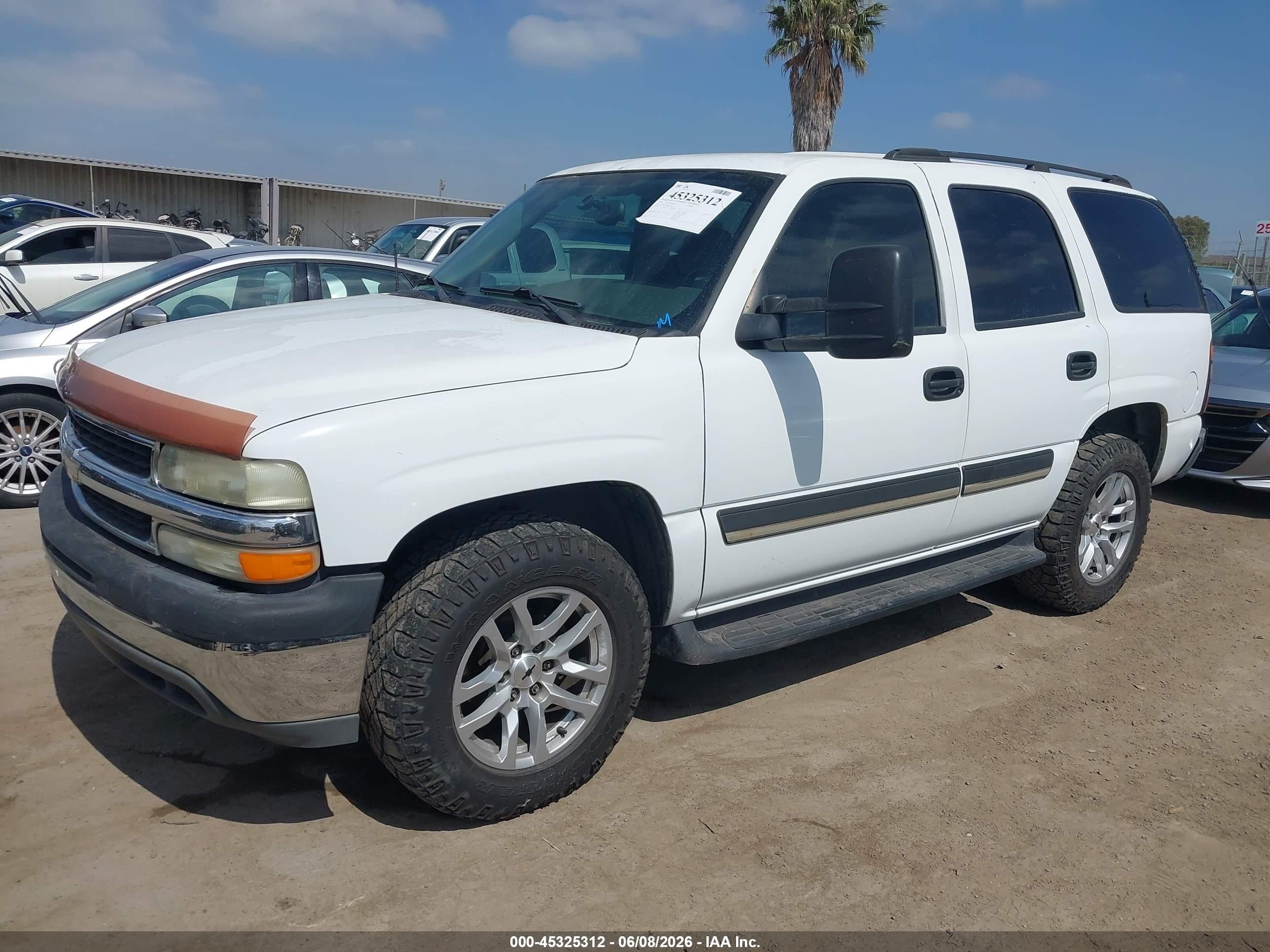 2004 Chevrolet Tahoe Ls White vin: 1GNEC13V84J312696