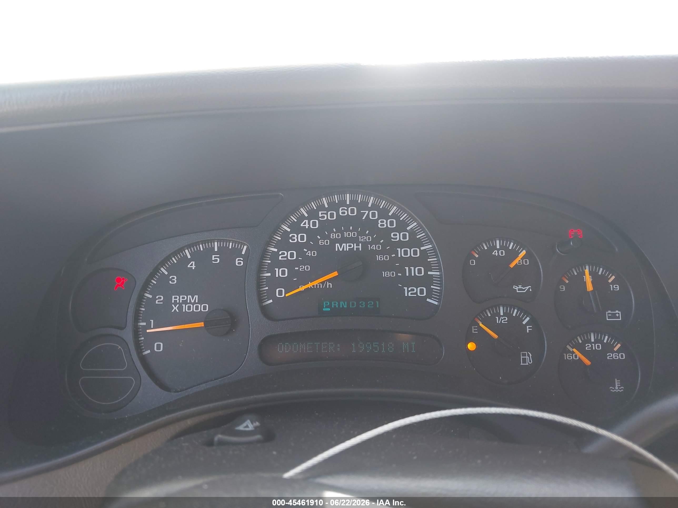 2005 Chevrolet Tahoe Ls White vin: 1GNEC13V85R176234