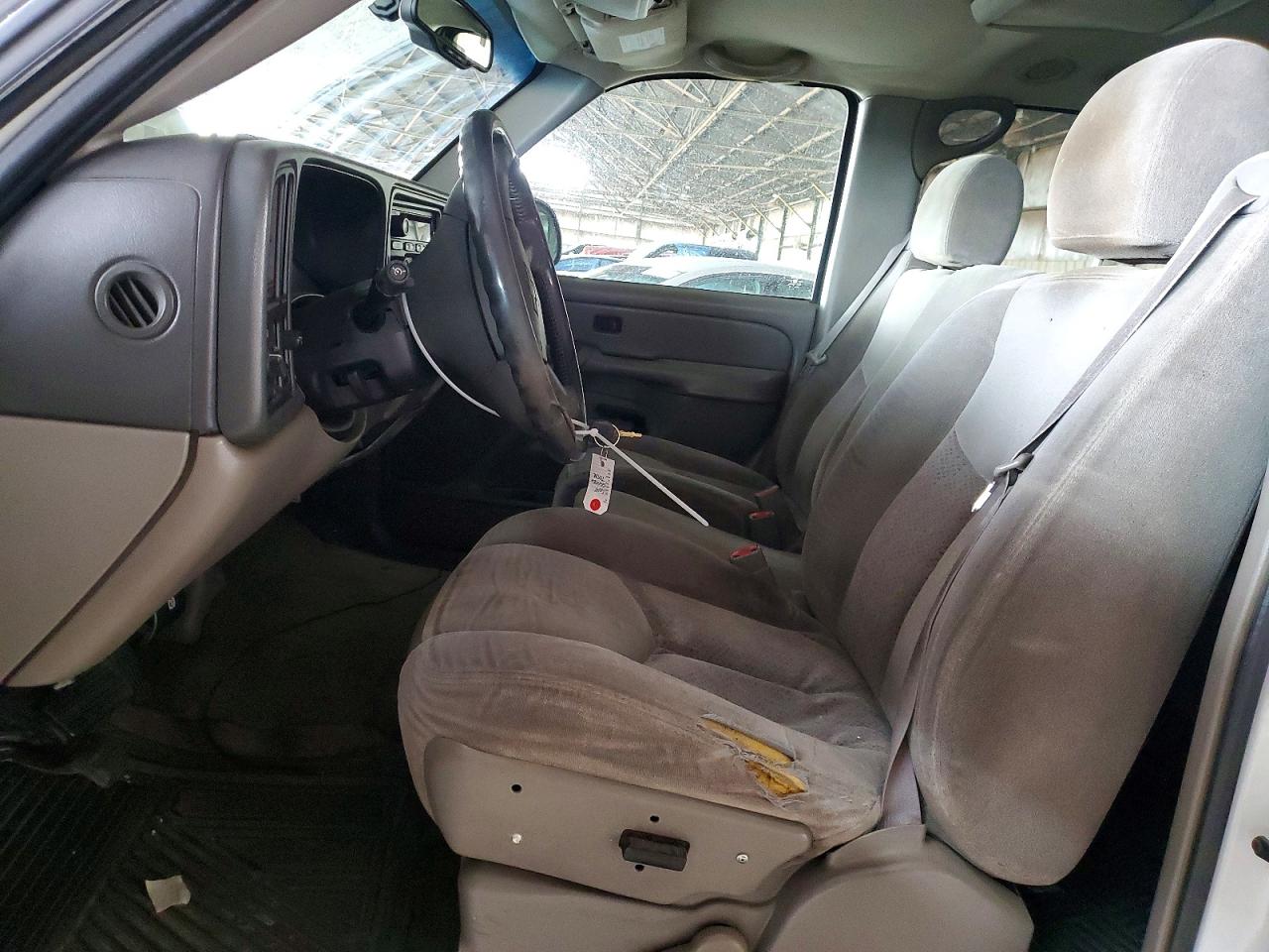 2004 Chevrolet Tahoe C1500 Белый vin: 1GNEC13V94J108330