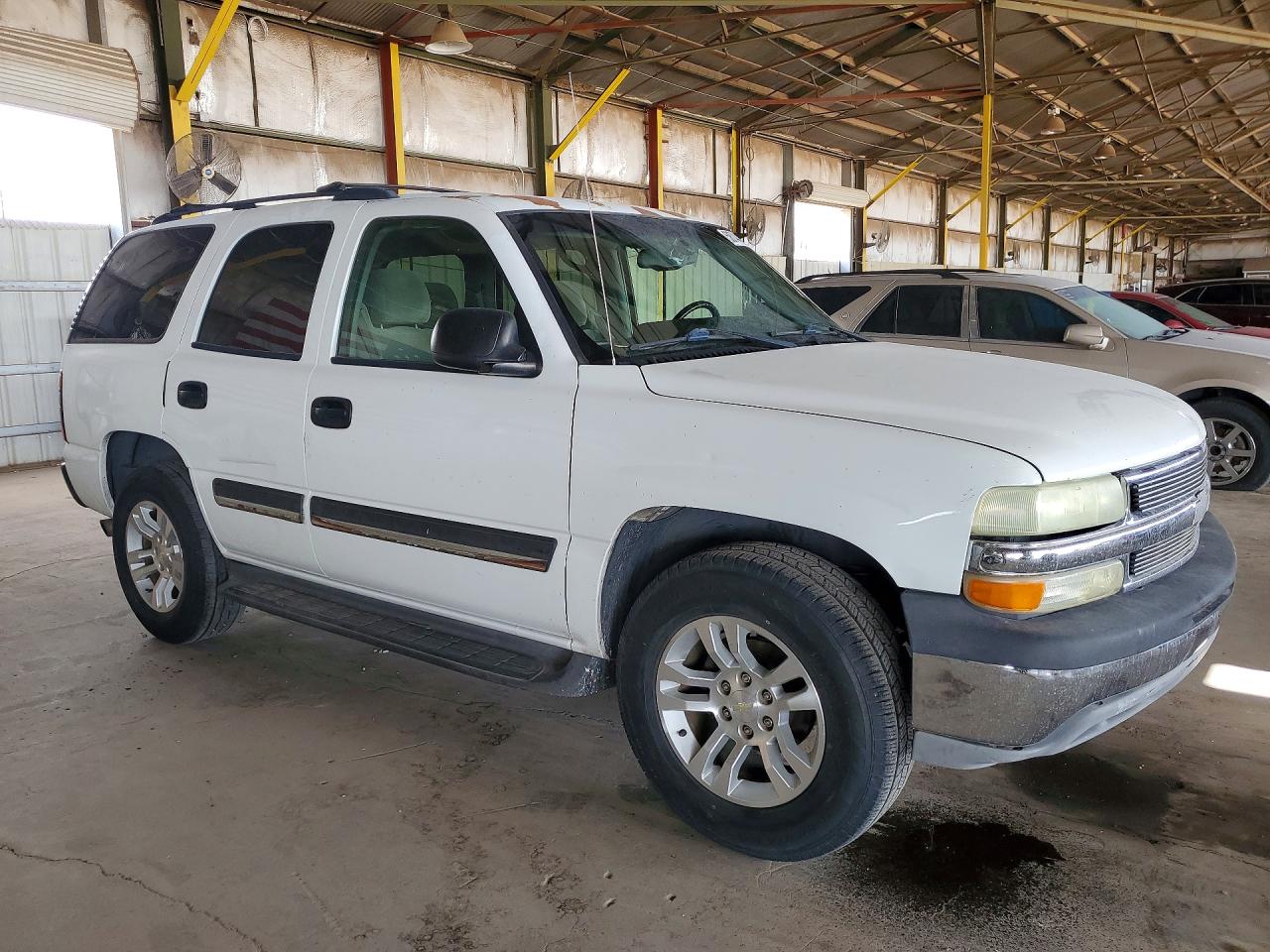 2004 Chevrolet Tahoe C1500 Белый vin: 1GNEC13V94J108330
