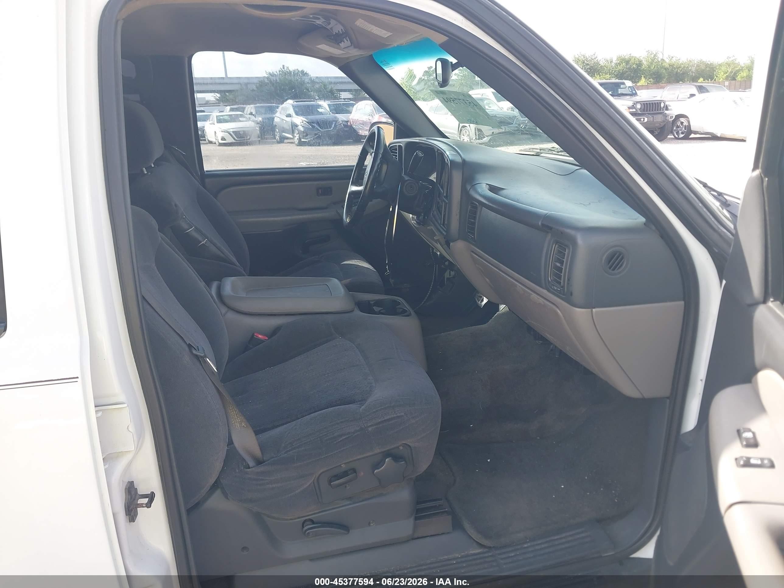 2002 Chevrolet Tahoe Ls White vin: 1GNEC13VX2R317395