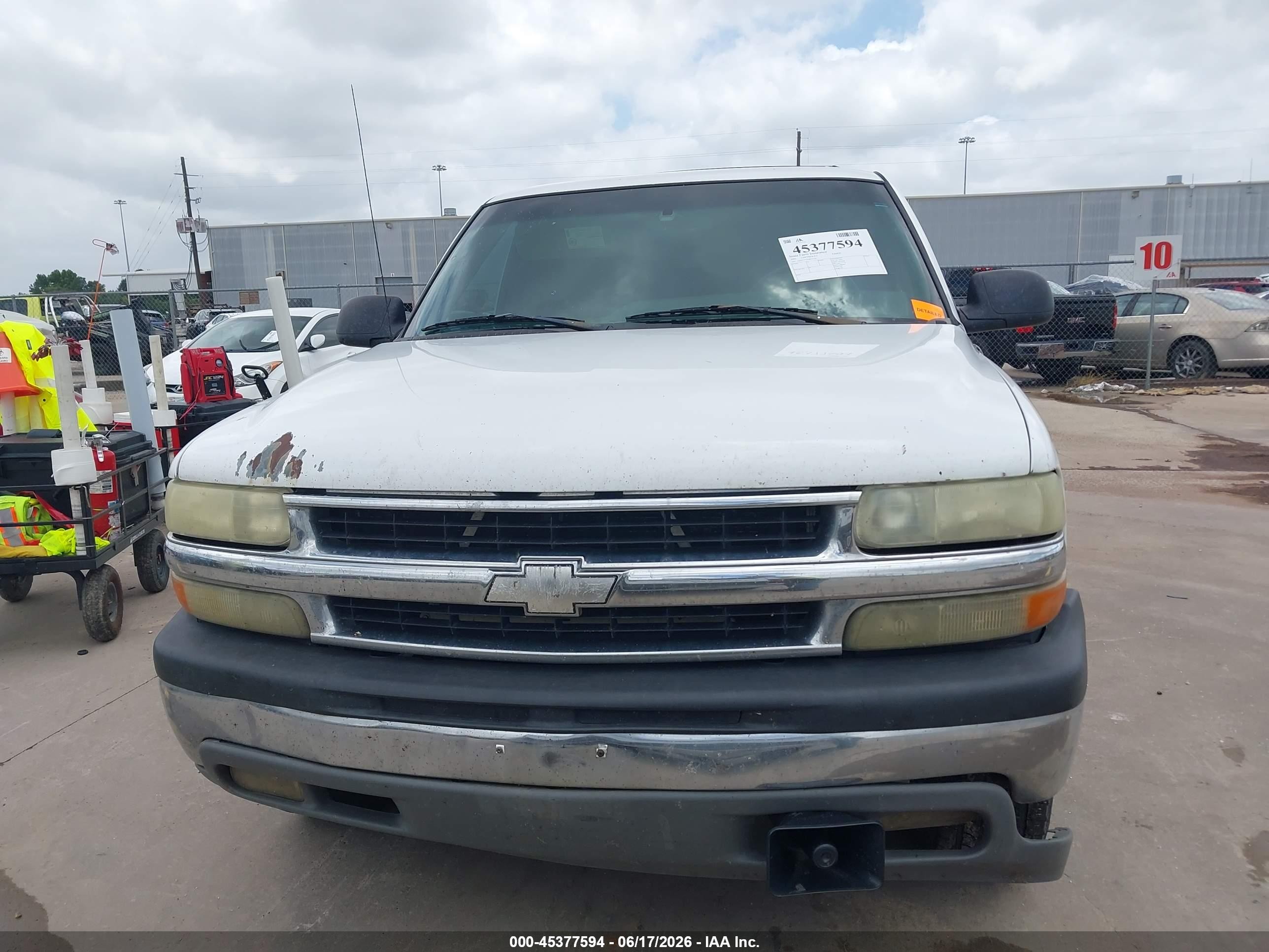 2002 Chevrolet Tahoe Ls White vin: 1GNEC13VX2R317395