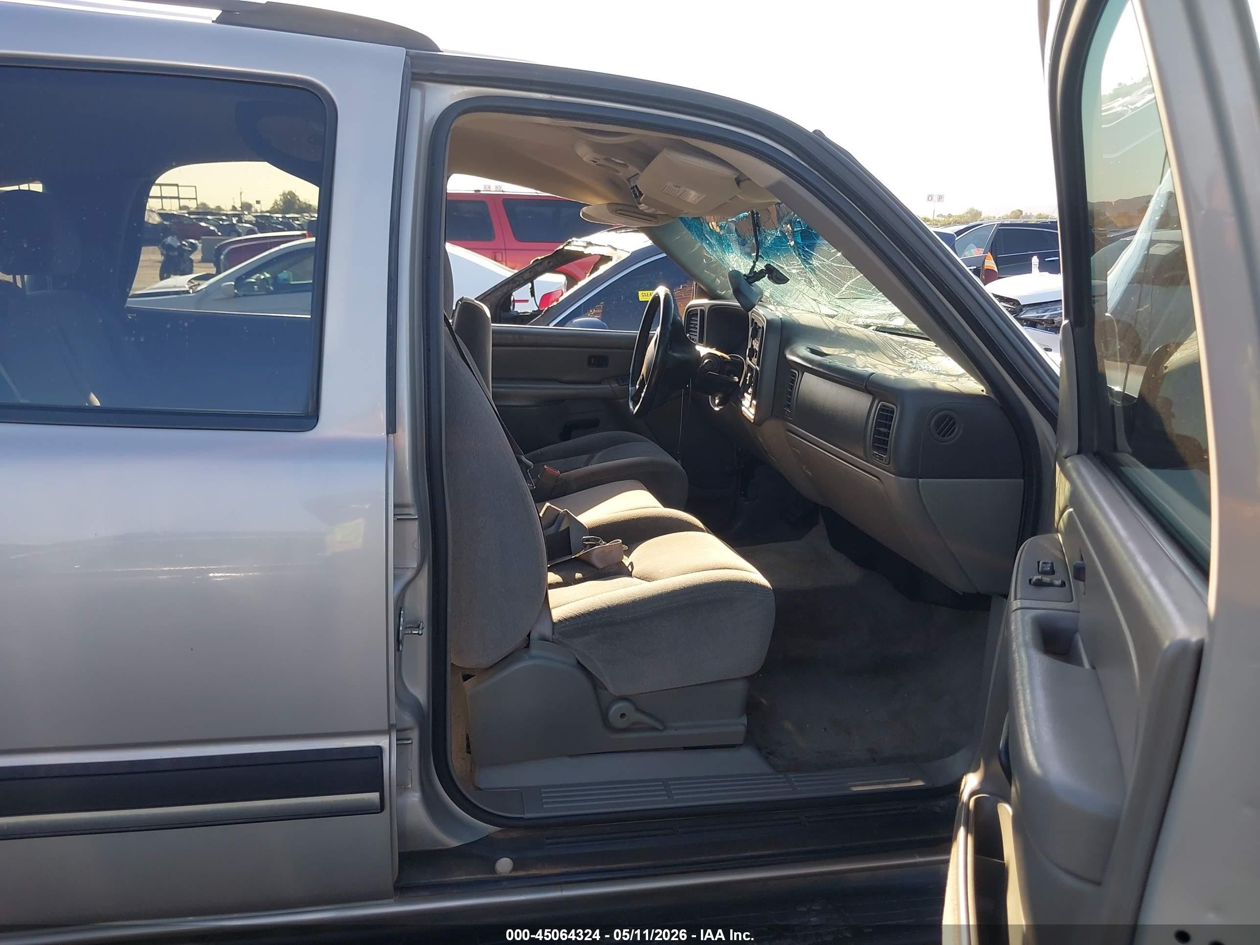 2005 Chevrolet Tahoe Ls Серебряный vin: 1GNEC13VX5R170211