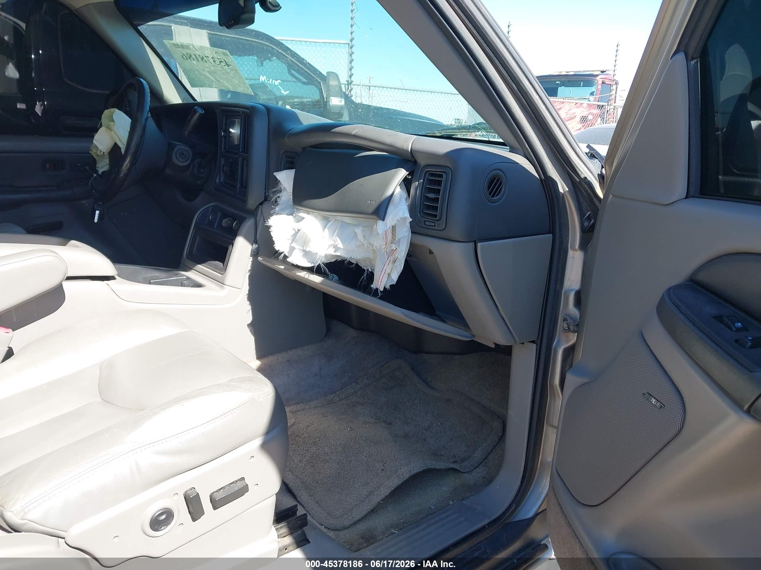 2003 Chevrolet Tahoe Lt Beige vin: 1GNEC13Z03R288378