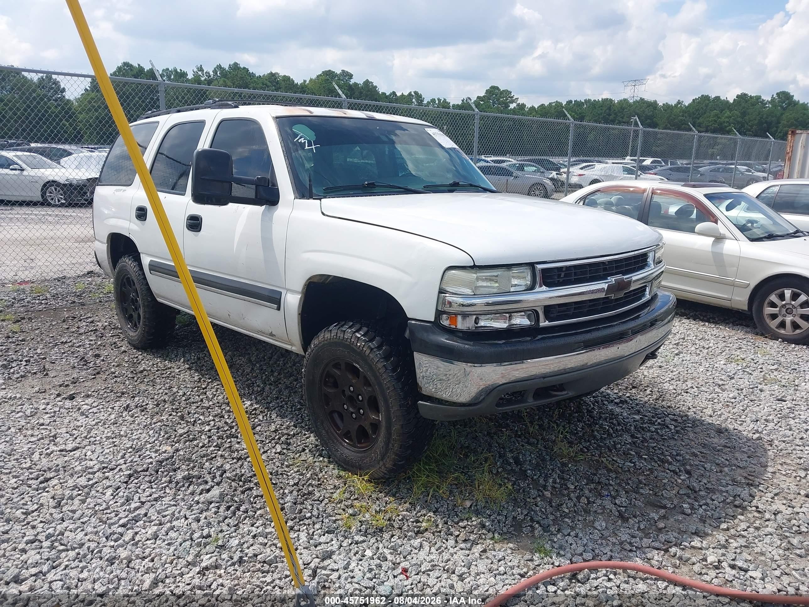 2004 Chevrolet Tahoe Ls White vin: 1GNEC13Z04J197076
