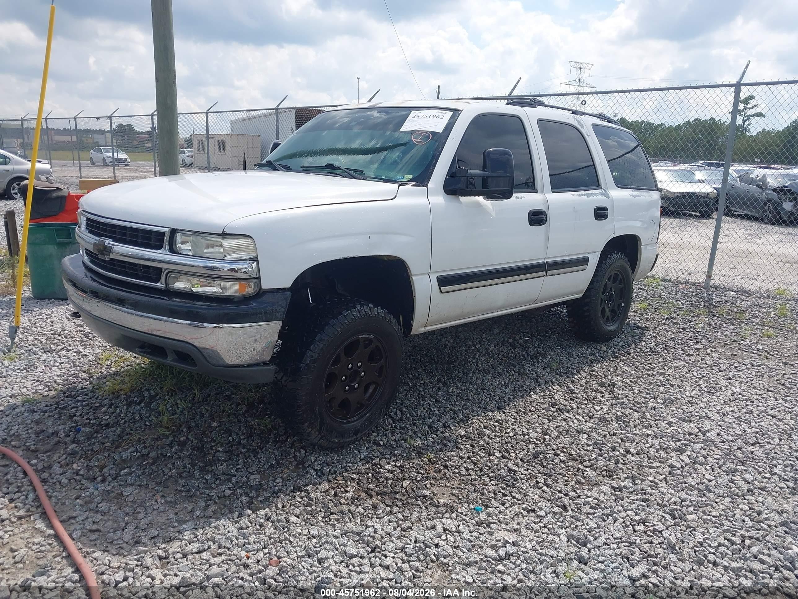 2004 Chevrolet Tahoe Ls White vin: 1GNEC13Z04J197076