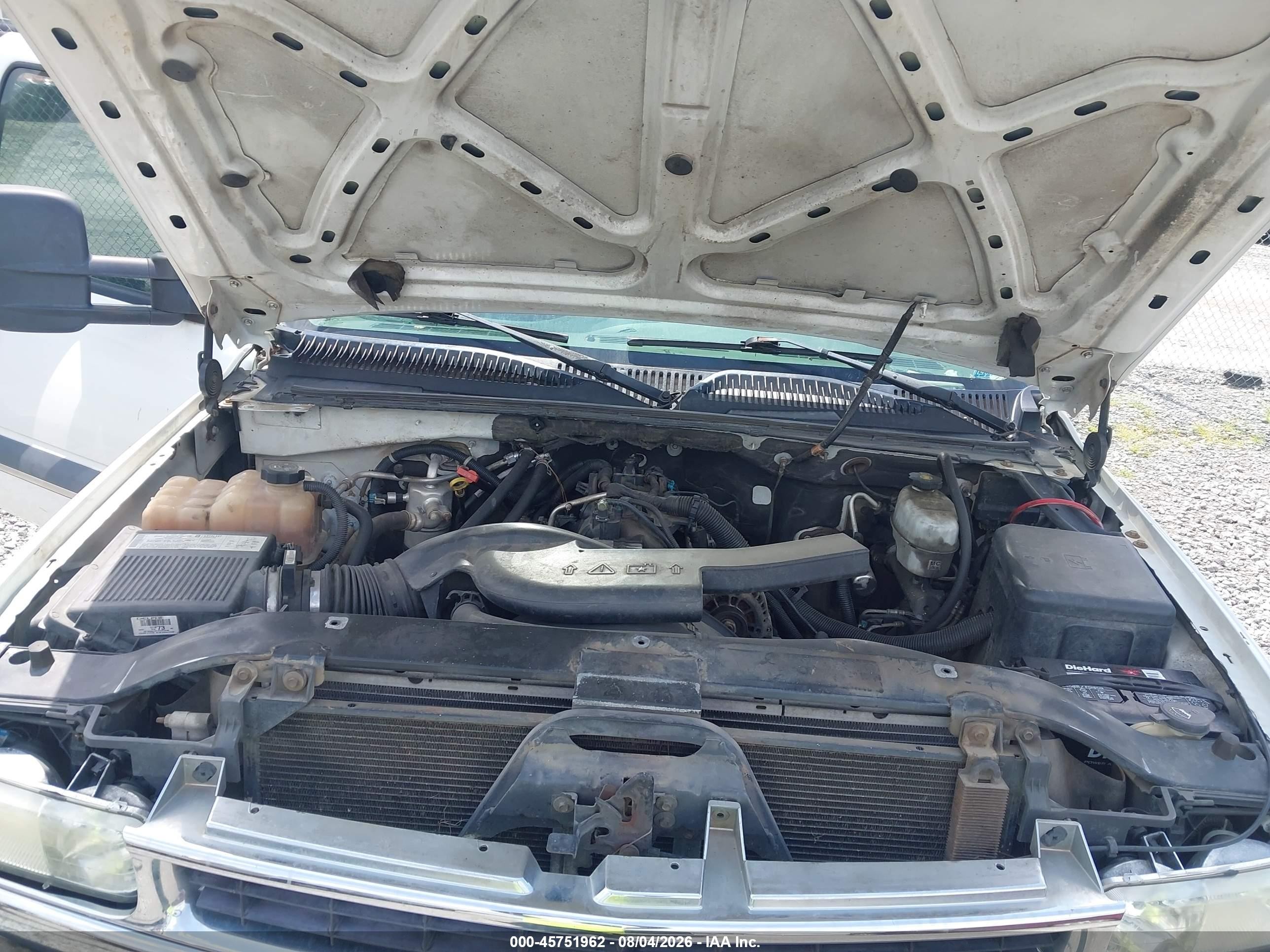 2004 Chevrolet Tahoe Ls White vin: 1GNEC13Z04J197076