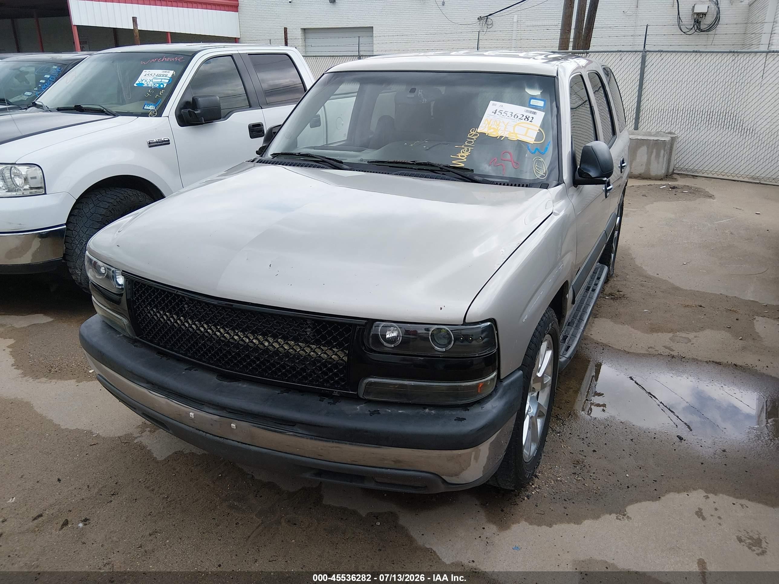 2004 Chevrolet Tahoe Ls Beige vin: 1GNEC13Z04R137252