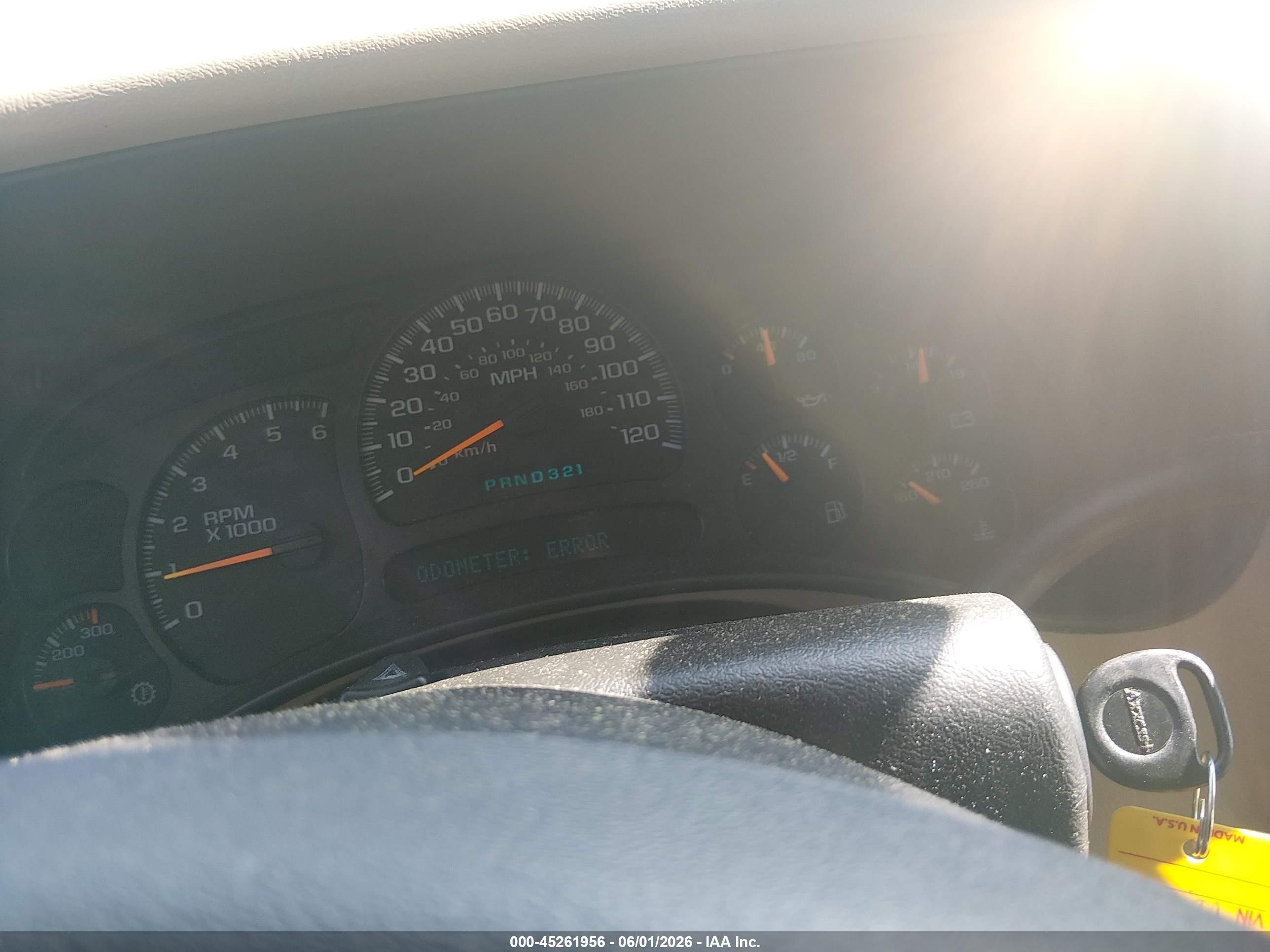 2004 Chevrolet Tahoe Lt Белый vin: 1GNEC13Z04R207199