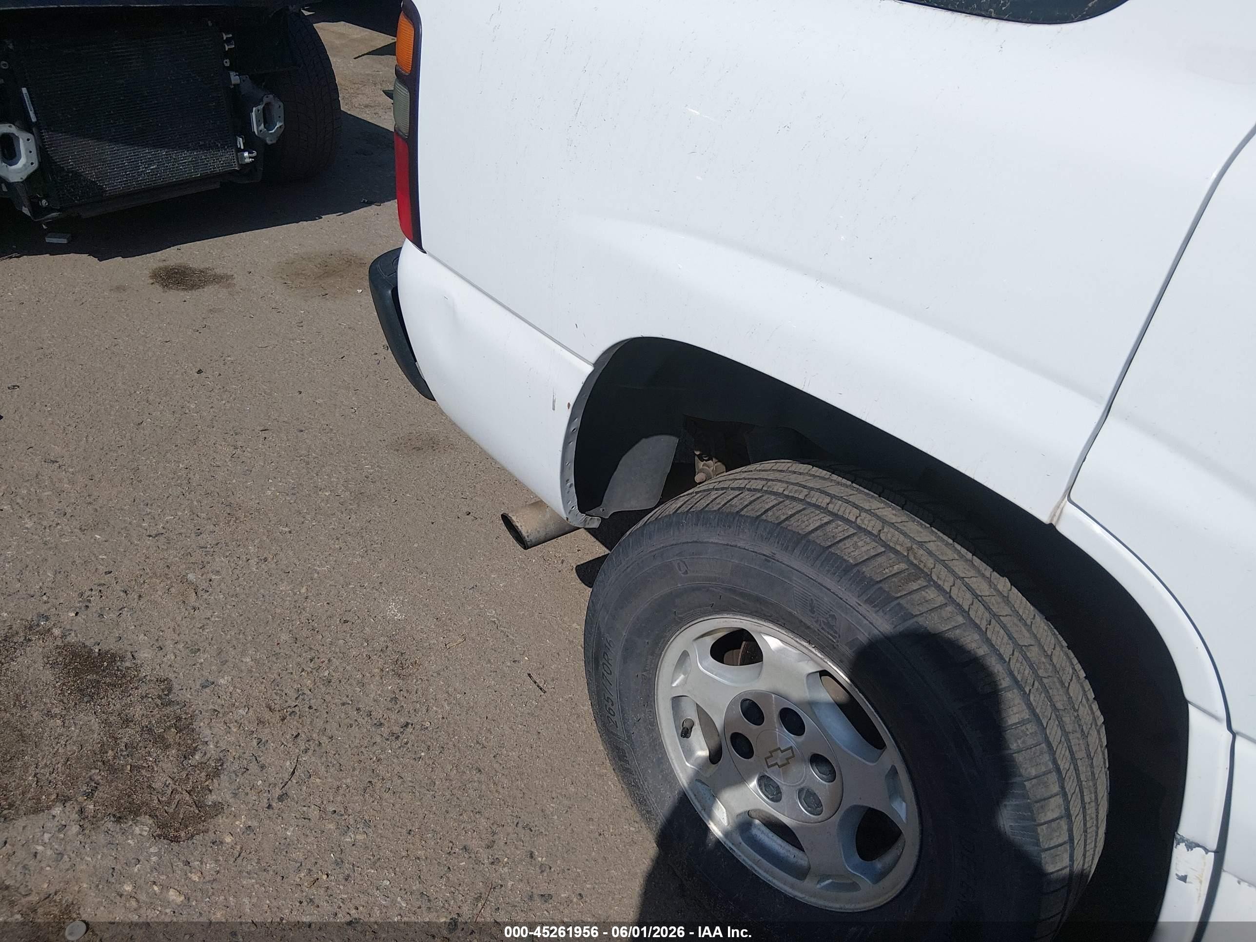 2004 Chevrolet Tahoe Lt Белый vin: 1GNEC13Z04R207199