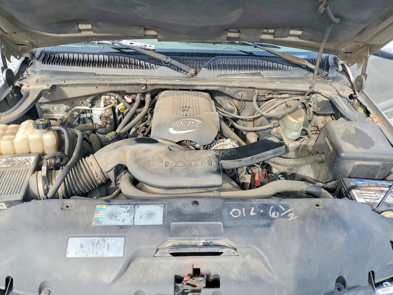 2002 Chevrolet Tahoe C1500 Cream vin: 1GNEC13Z12J229692